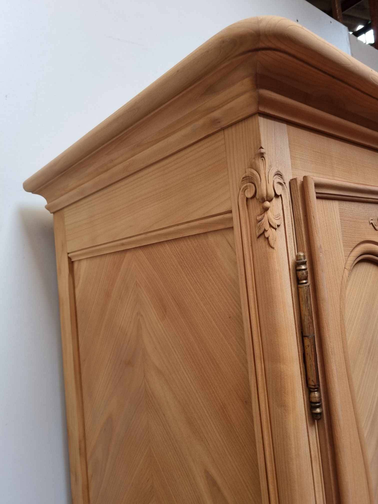 3 door wardrobe in natural wood