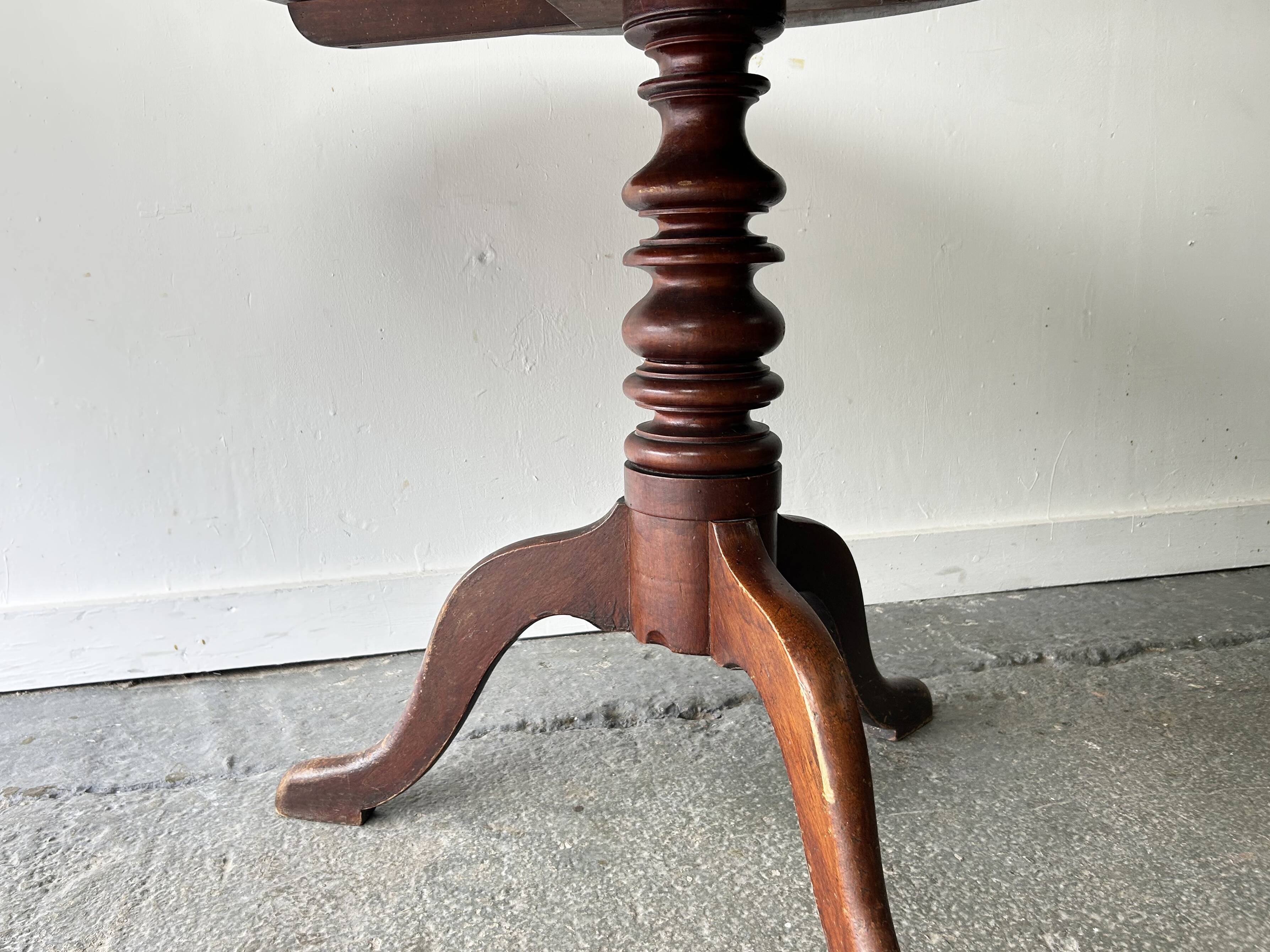 English antique Georgian oak tilt-top tripod base table