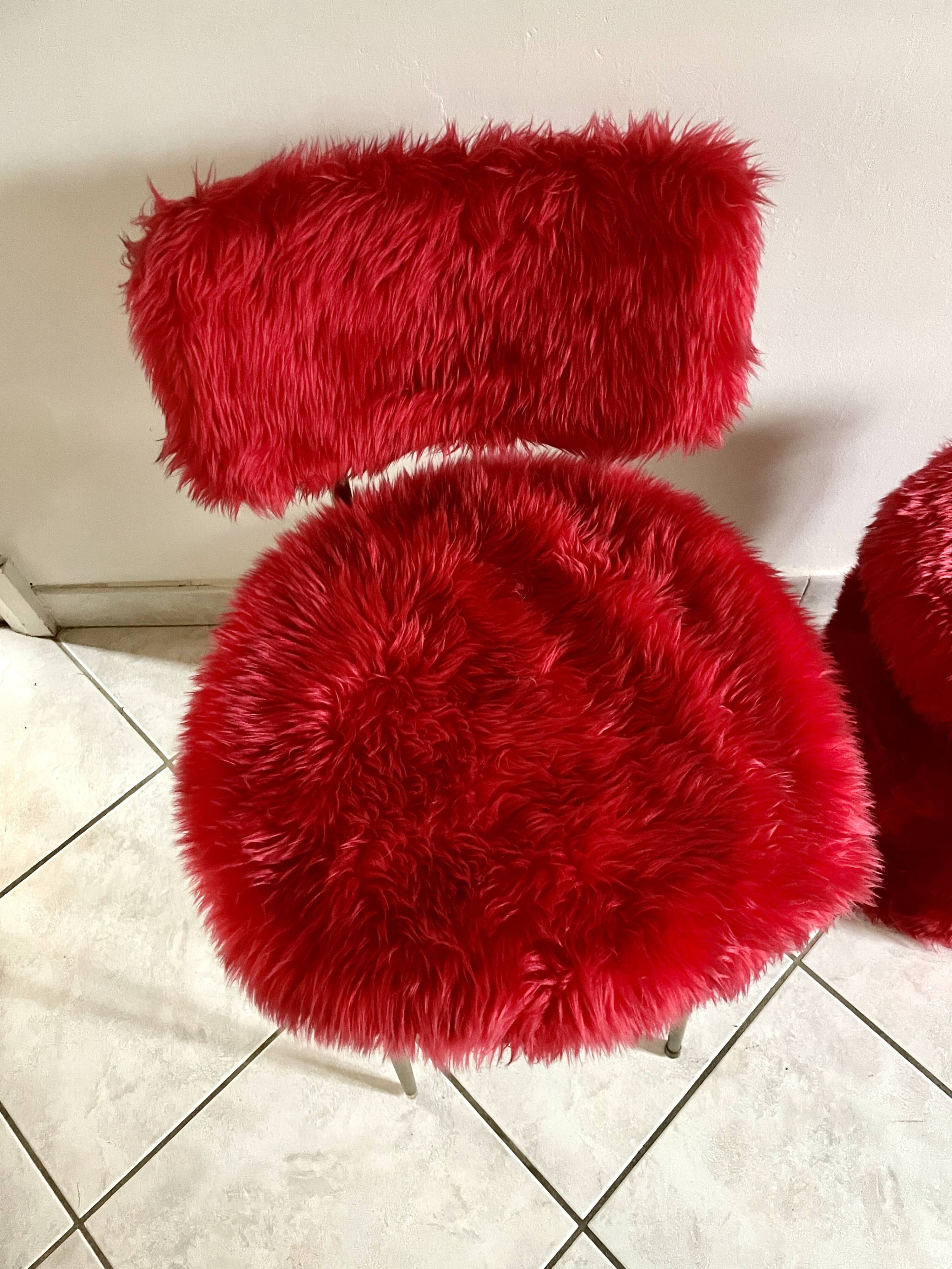 Red moumoute chair and pouf
