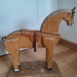 Cheval en bois ancien