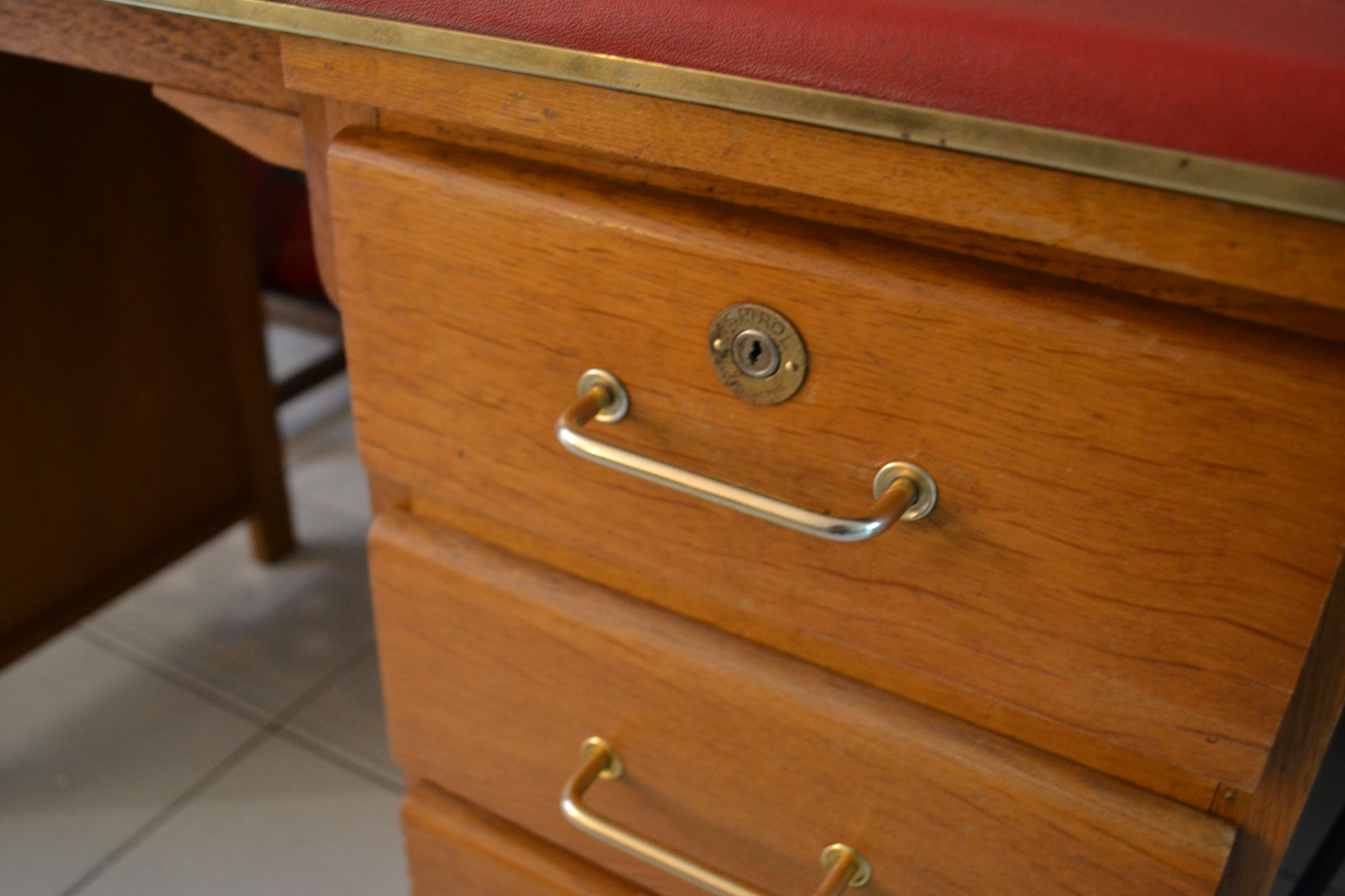 Bureau vintage 4 tiroirs marque Spirol