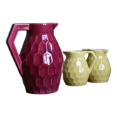 Carafe framboise et deux pichets jaunes