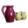Carafe framboise et deux pichets jaunes