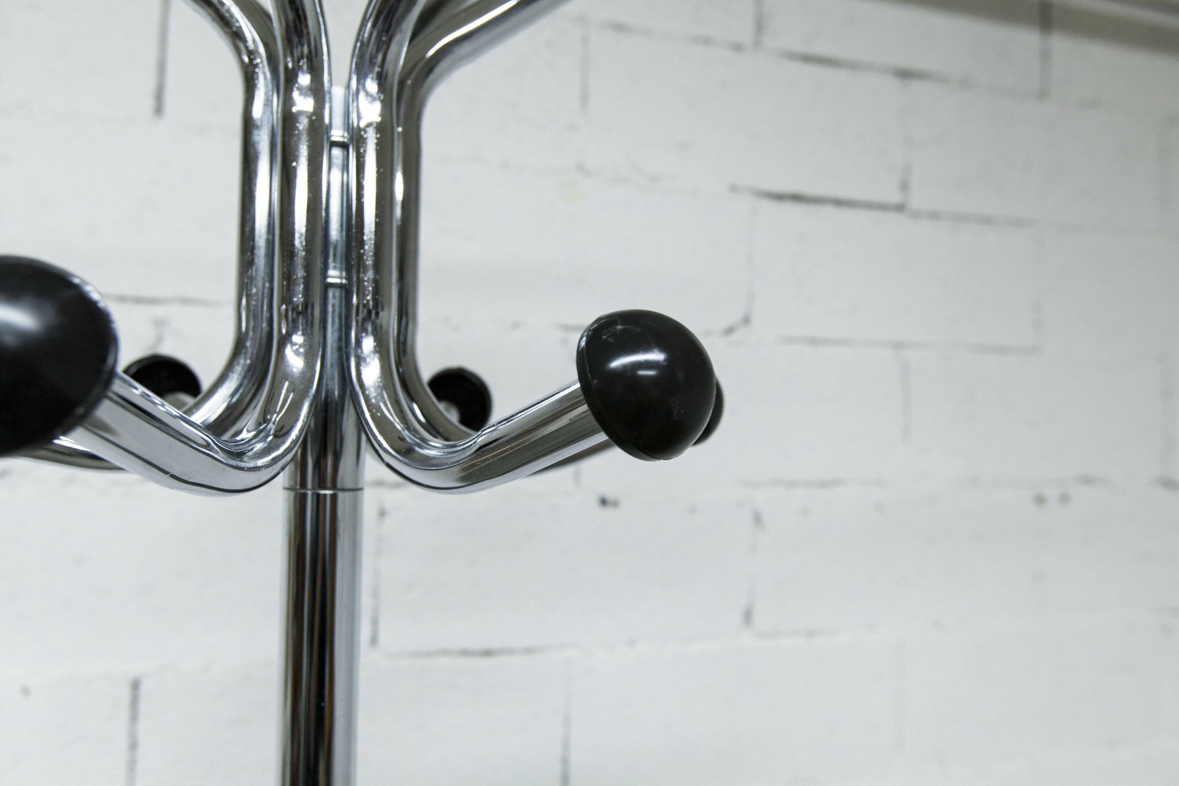 Coat rack with 12 chrome and black plastic hooks, 1960, 2m.