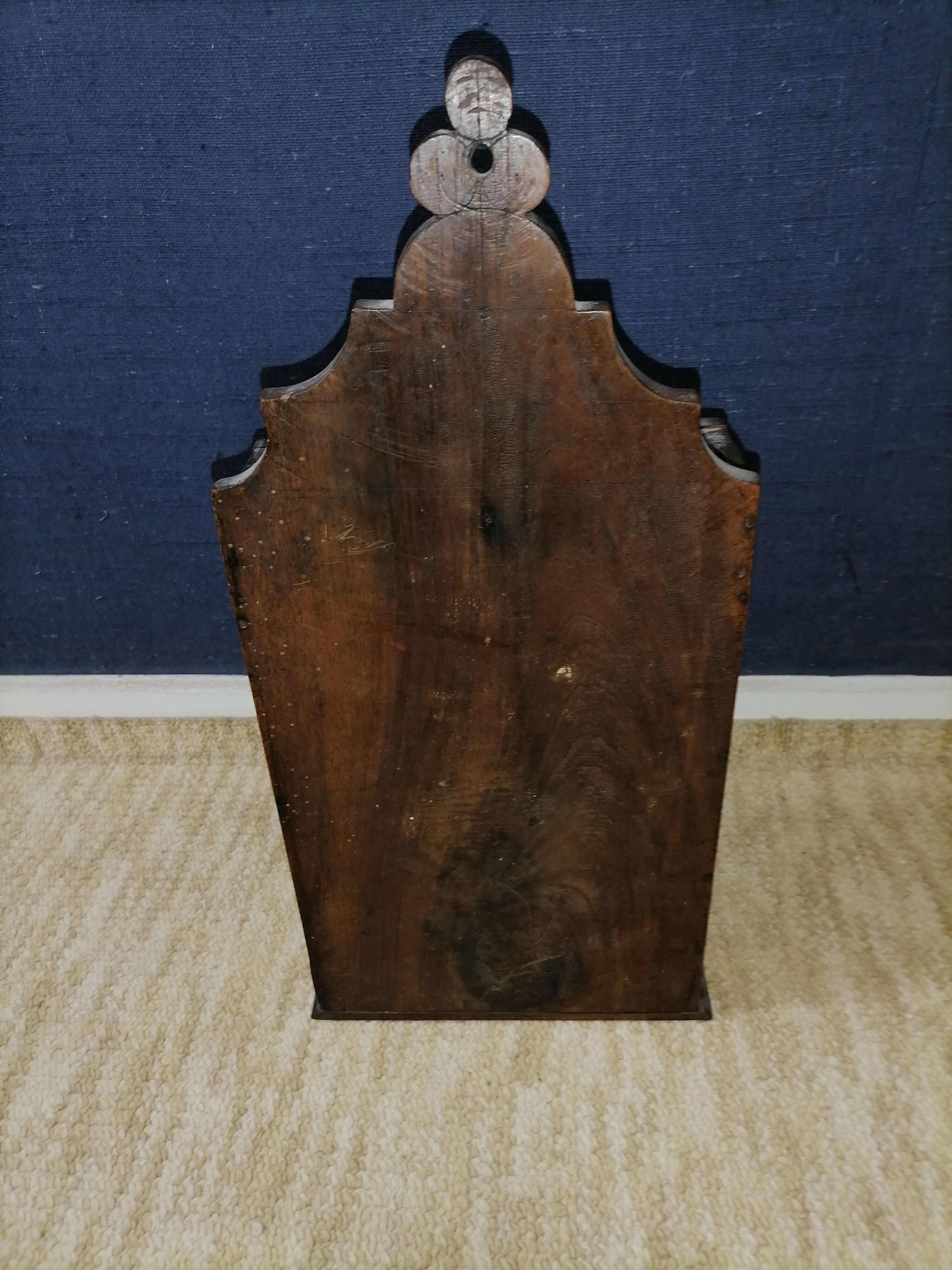 Provencal box walnut with flour or salt