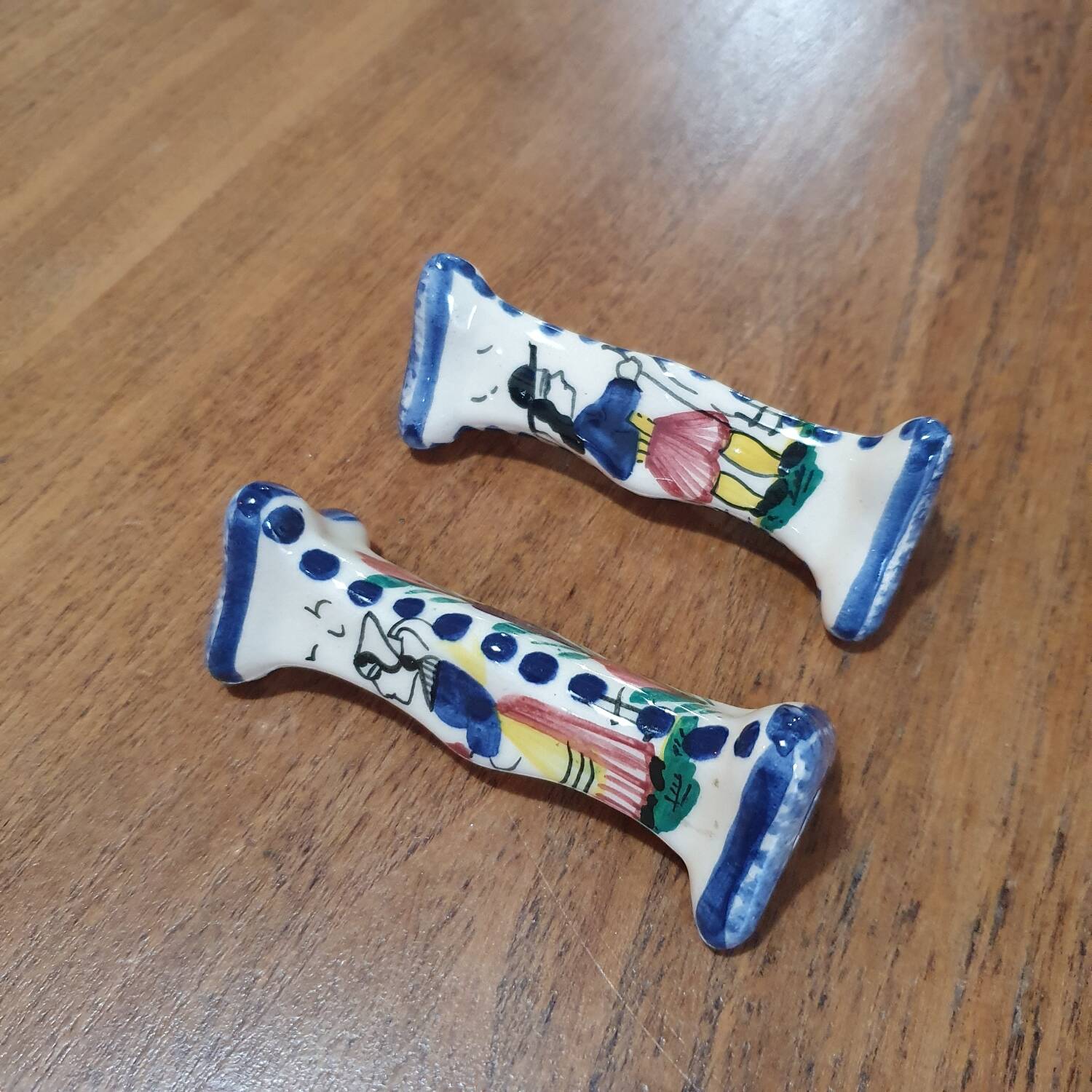 2 Henriot Quimper knife holders