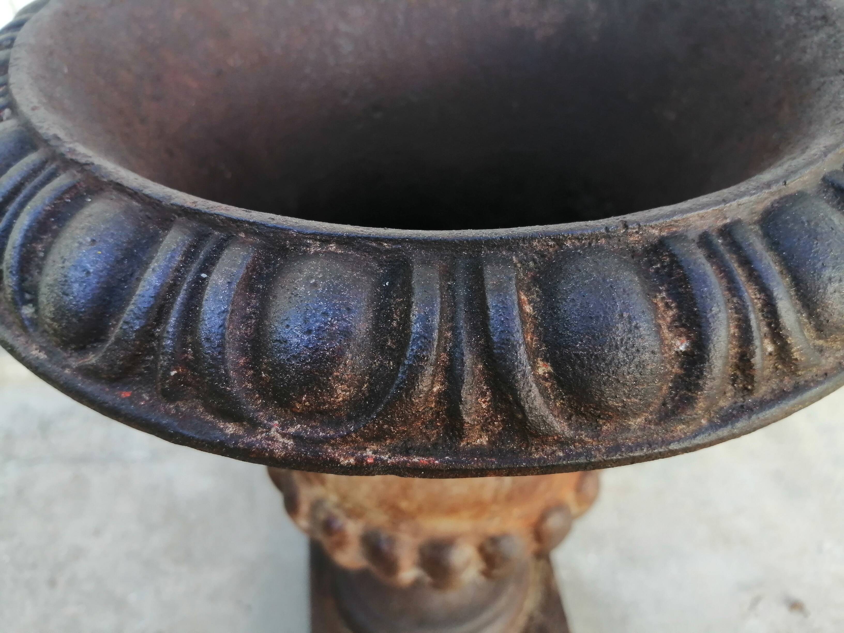 Vase médicis en fonte pechenard
