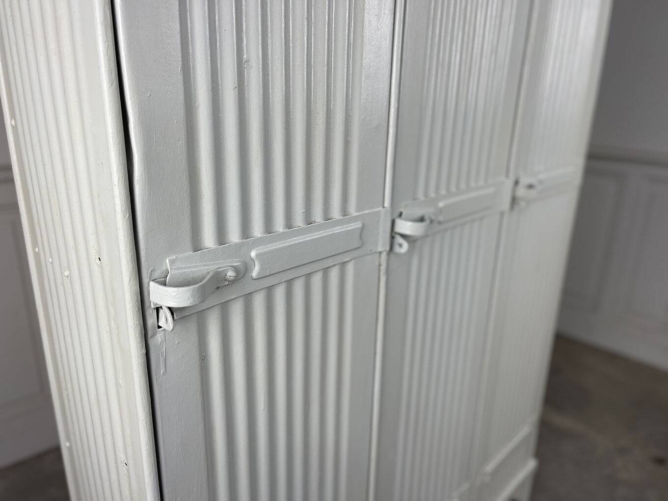 Wardrobe 1930 Strafor