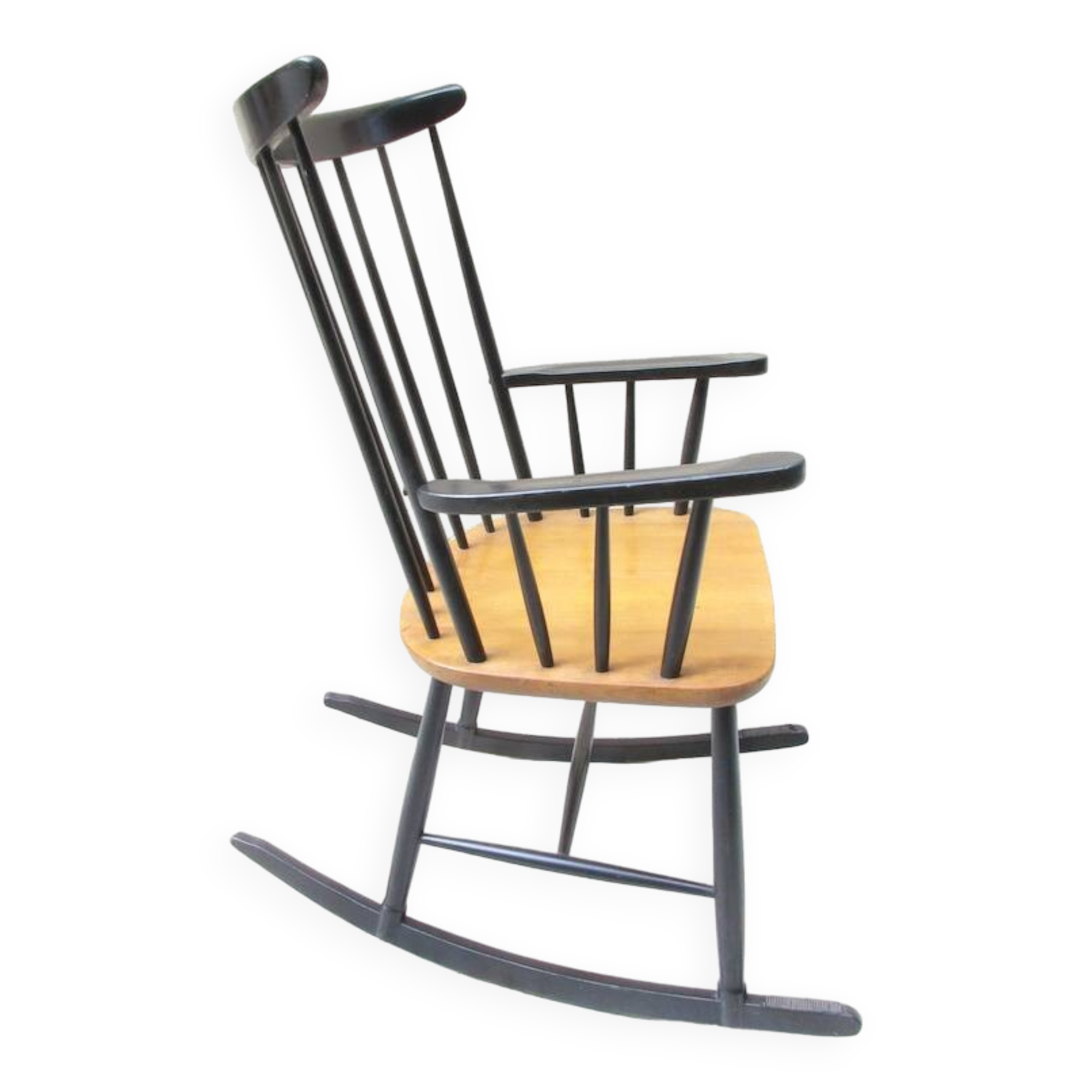Vintage Scandinavian rocking chair design attributed to Ilmari TAPIOVARA