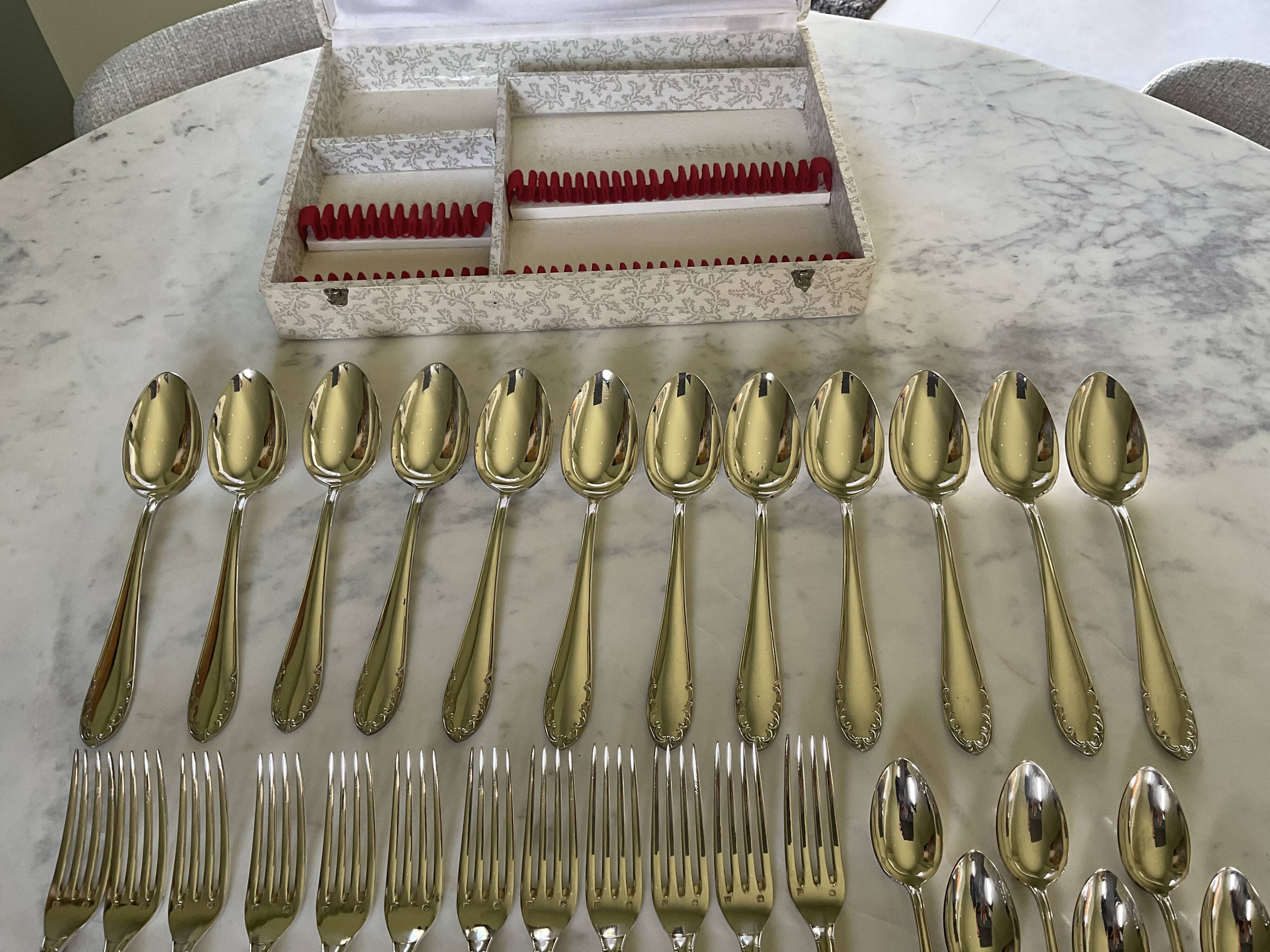 37-piece cutlery set. Silver-plated metal. Vintage