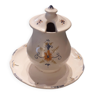 Innocenti mustard pot from Aubagne, handmade with a wooden spoon.