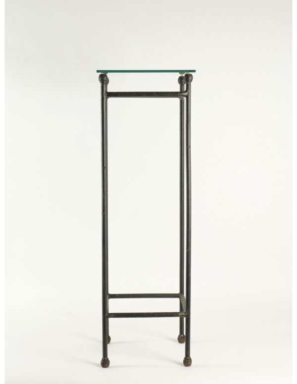 Deux consoles, gaines en fer forgé dessus en verre, XXème siècle