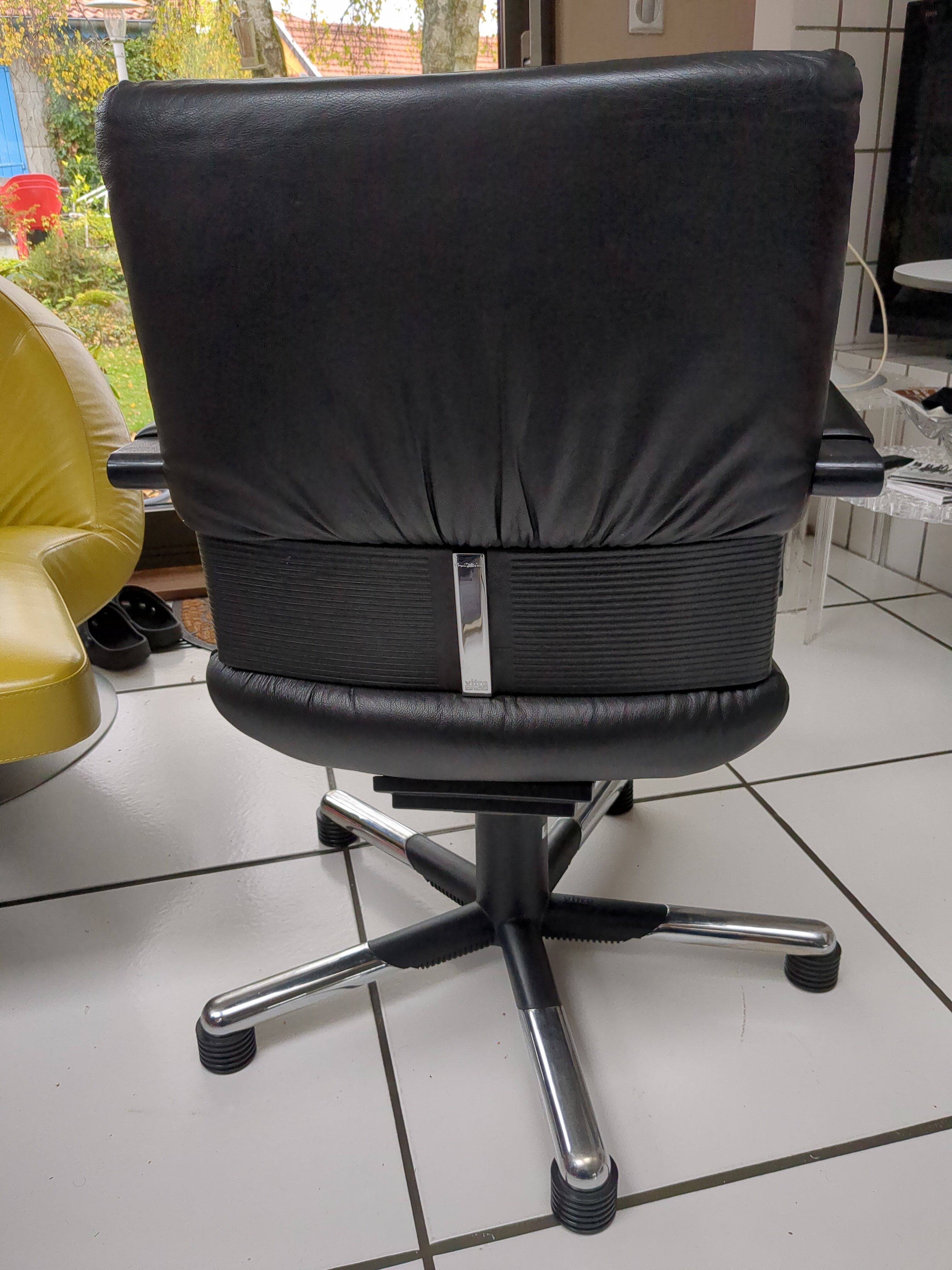 Figura conference chair by Mario Bellini for Vitra