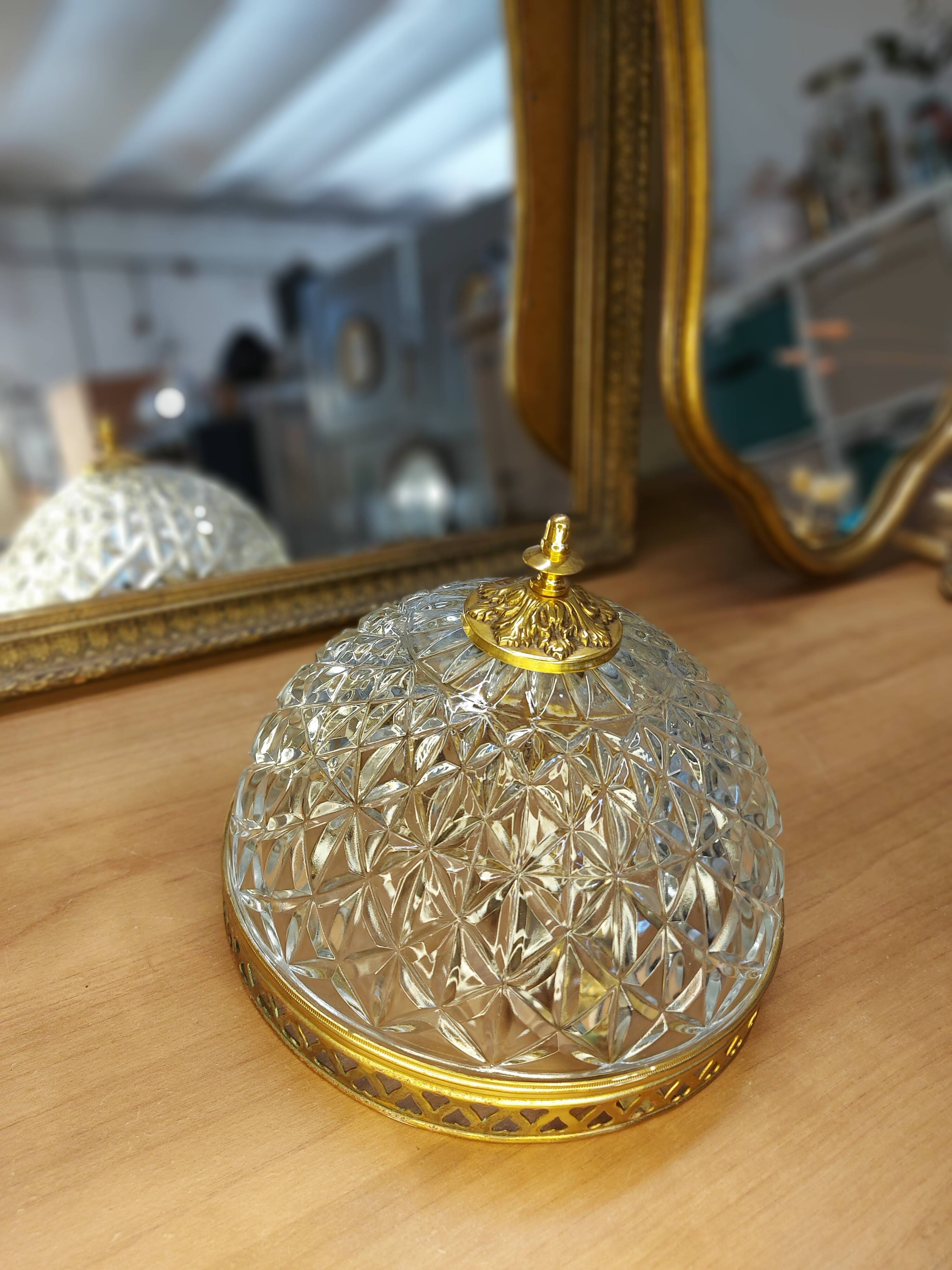 Chisled glass applique