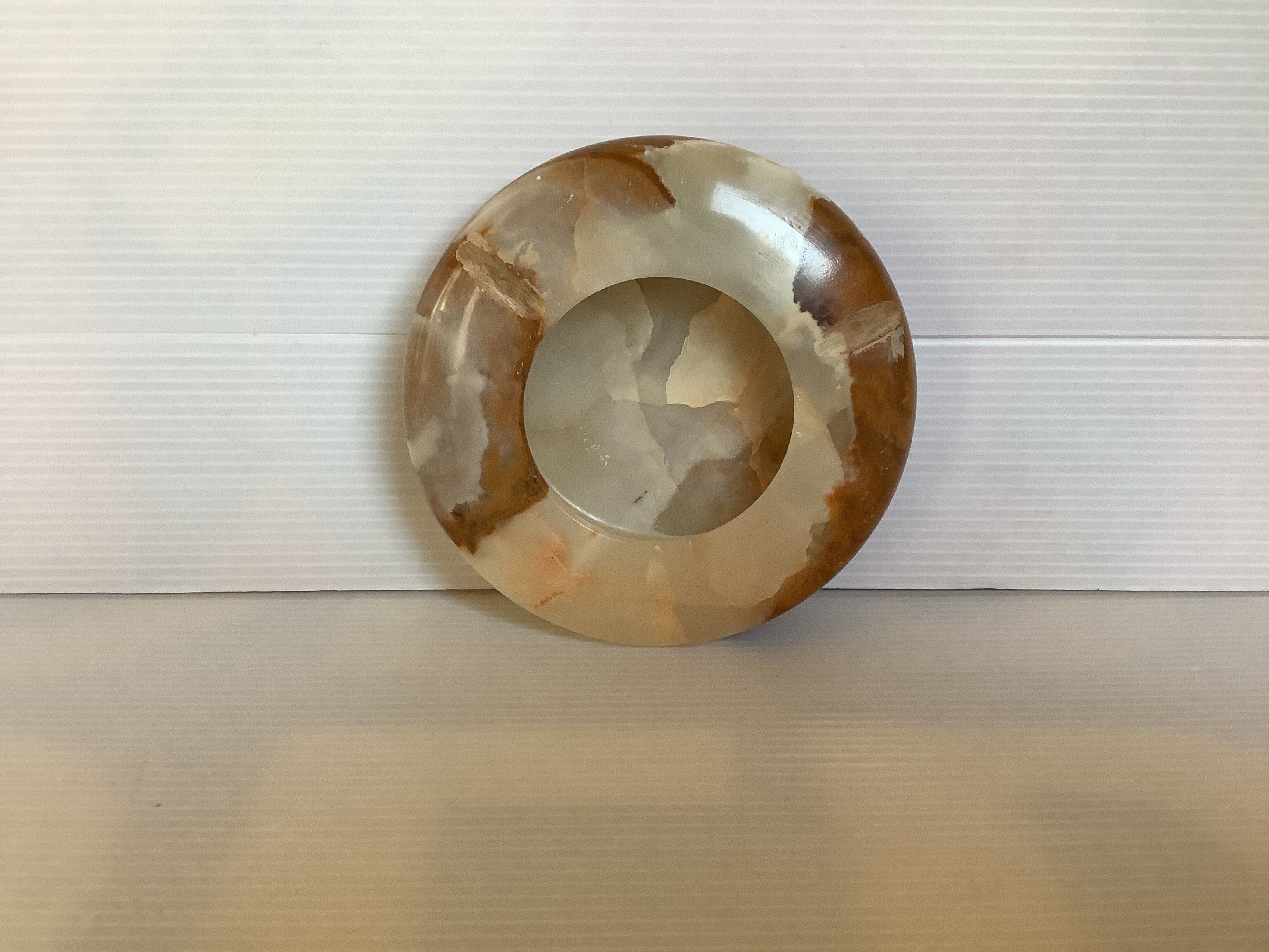Round ashtray empty onyx pocket