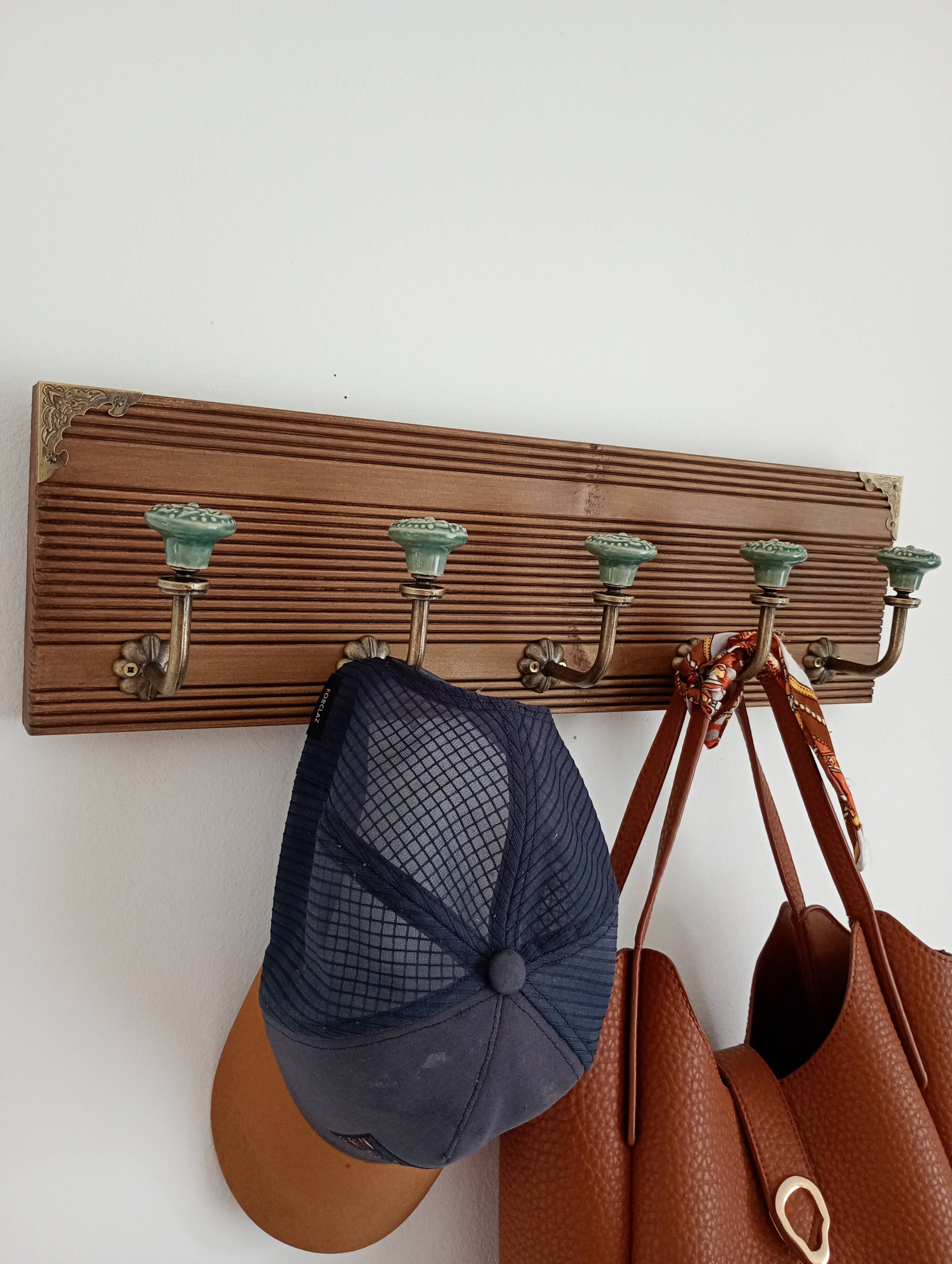 Wall-mounted coat rack 50 cm – 5 ceramic hooks in vintage style green