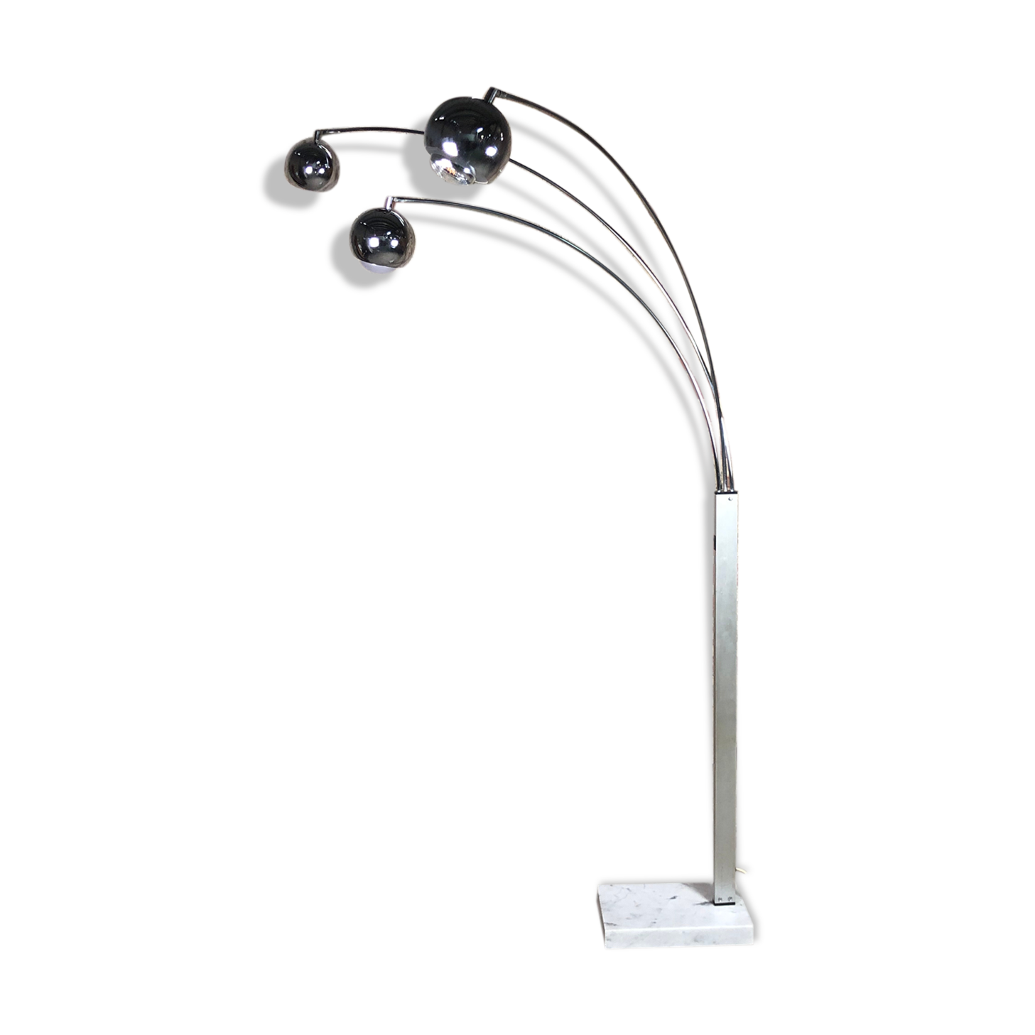 Vintage 70'S thrush floor lamp with 3 chrome metal lights.