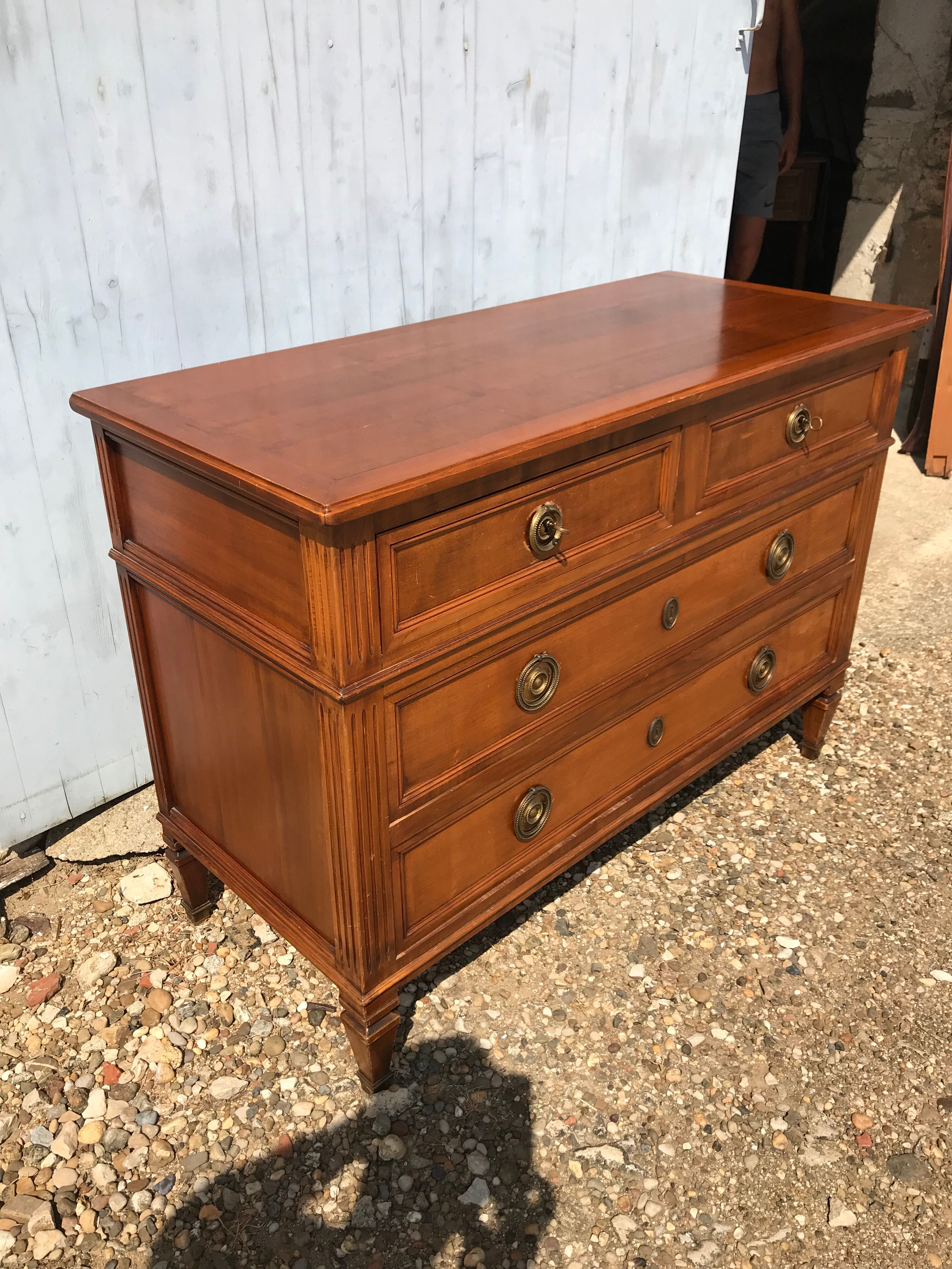 Commodity Louis XVI cherry