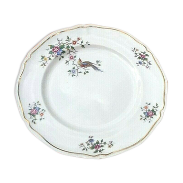 Plat rond à bord godronné  Chantilly France  Décor floral et de grue polychrome dit  " Kakiemon "