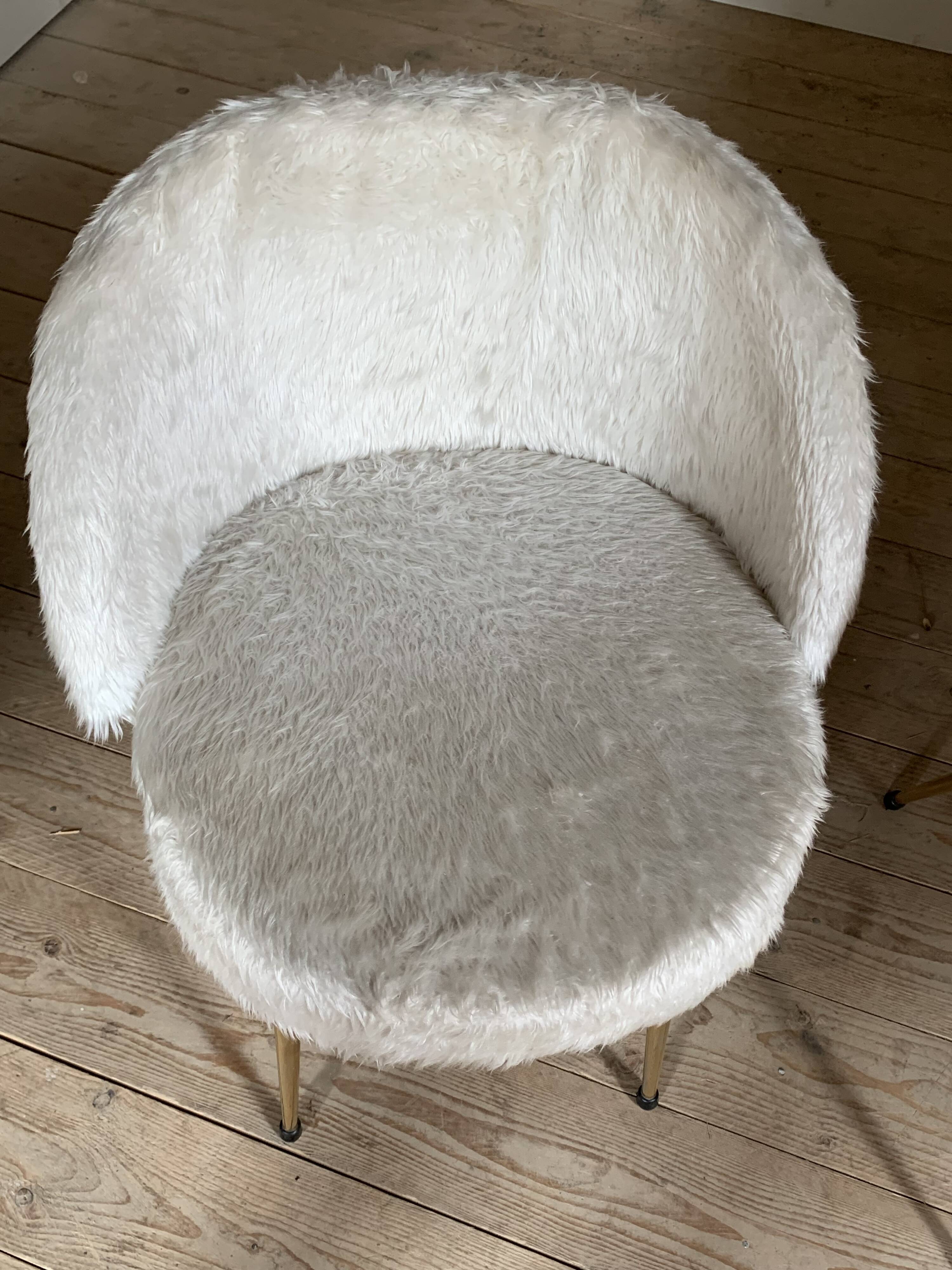 Chaise cocktail vintage moumoute blanche
