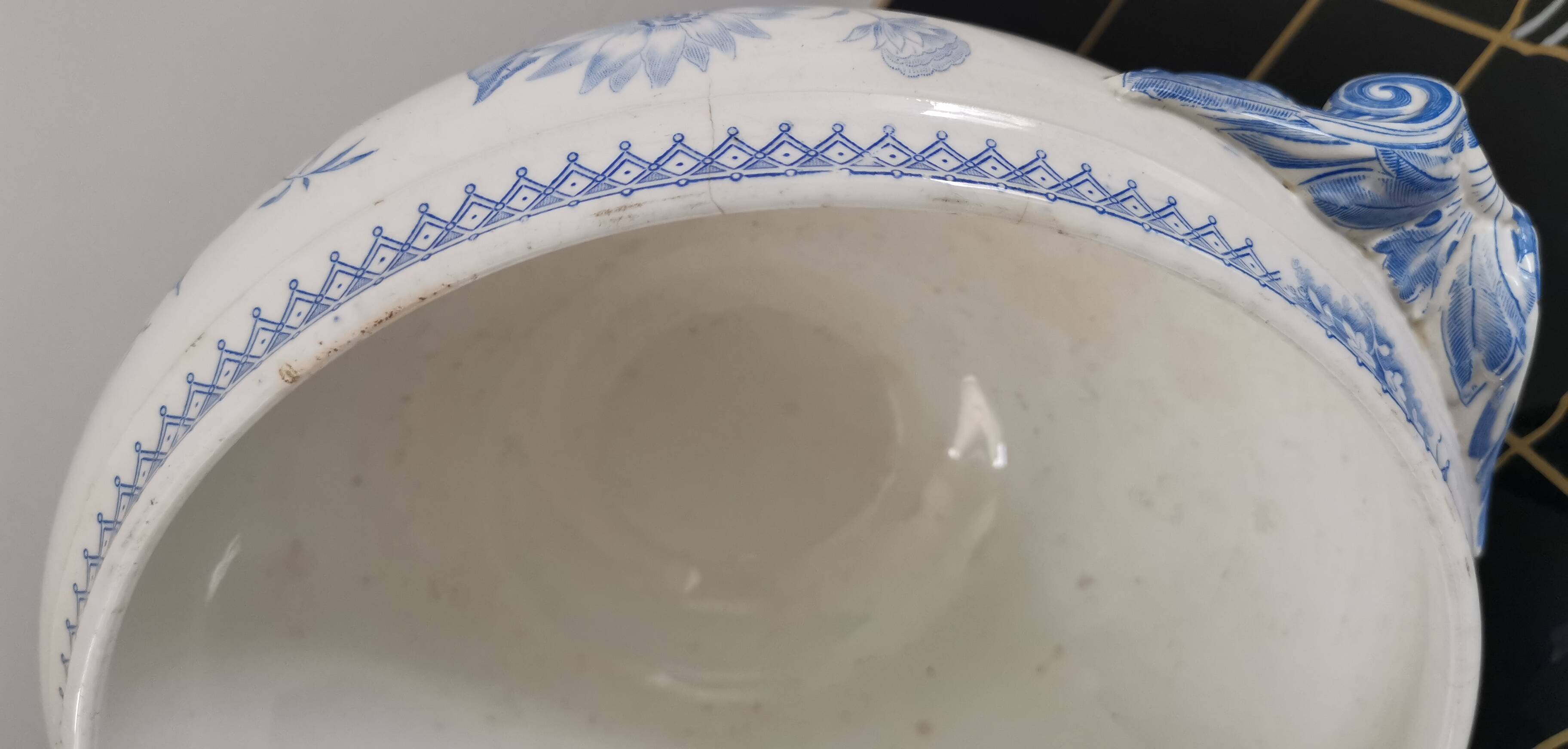 Sarreguemines U & C iron clay soup tureen "Jardinière" model