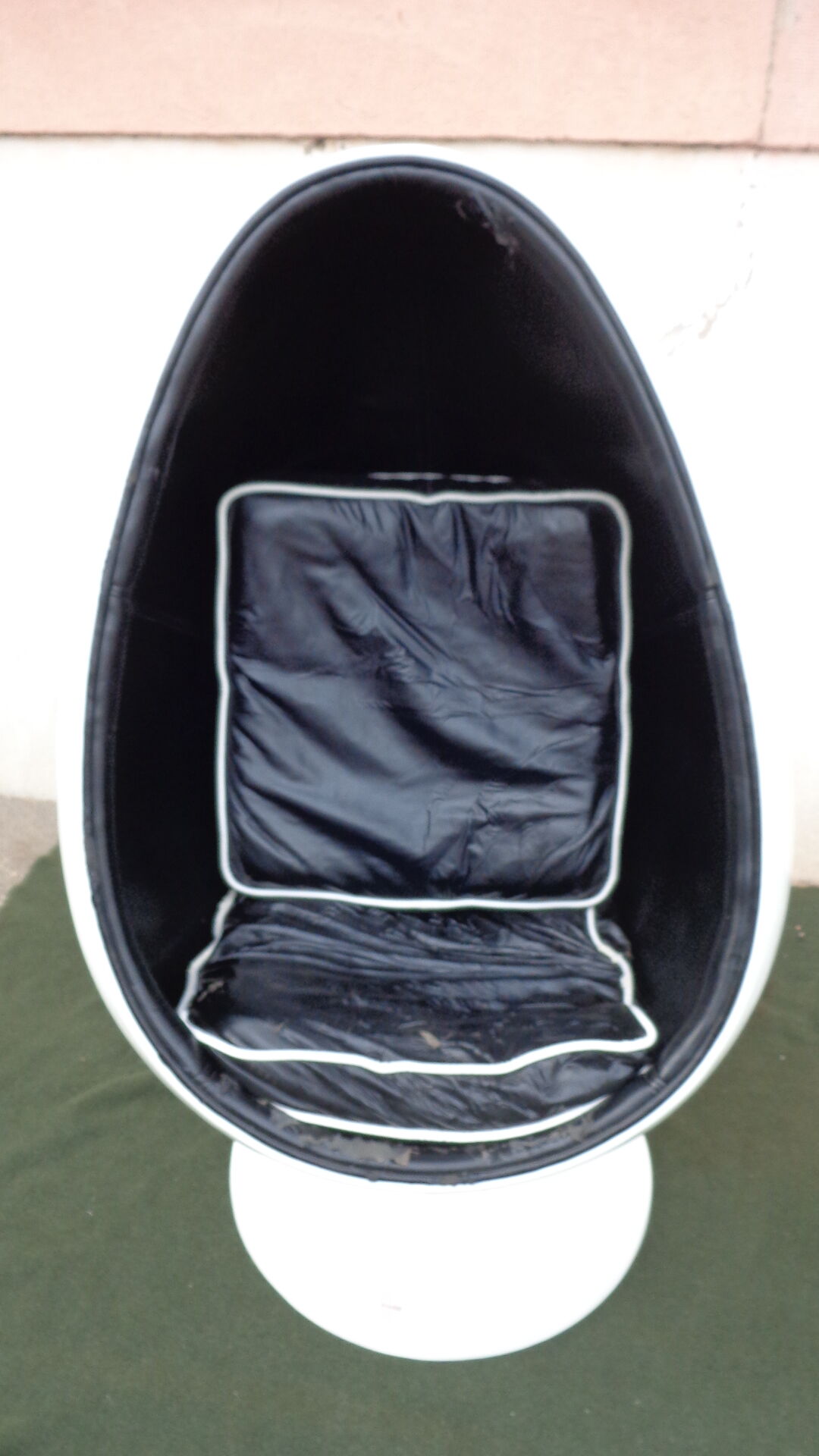 Kare egg chair design 90s