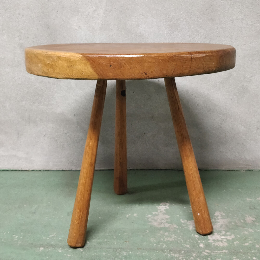 Tripod coffee table in solid wood