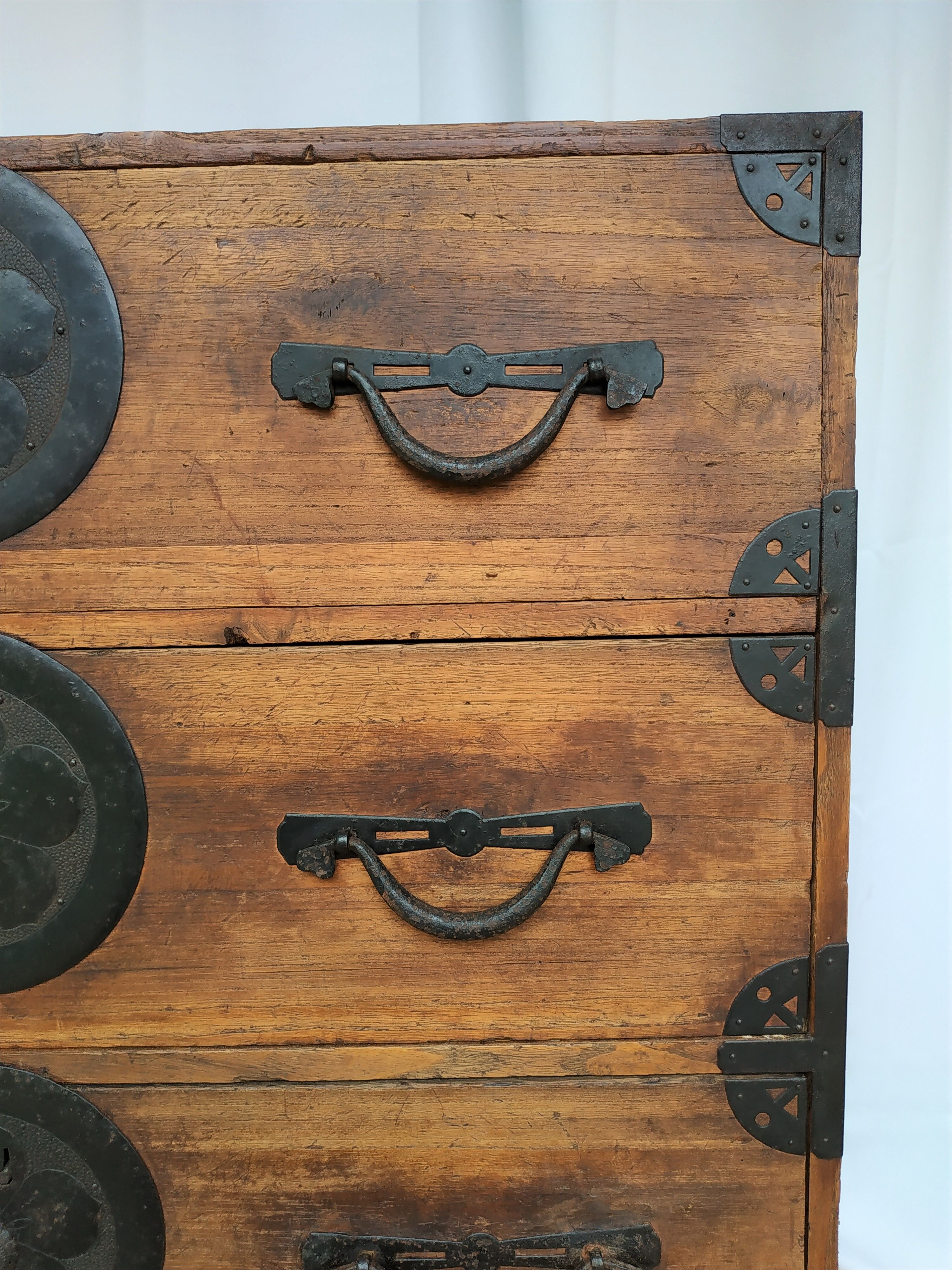 Tansu Japan 19th-century laundry dresser