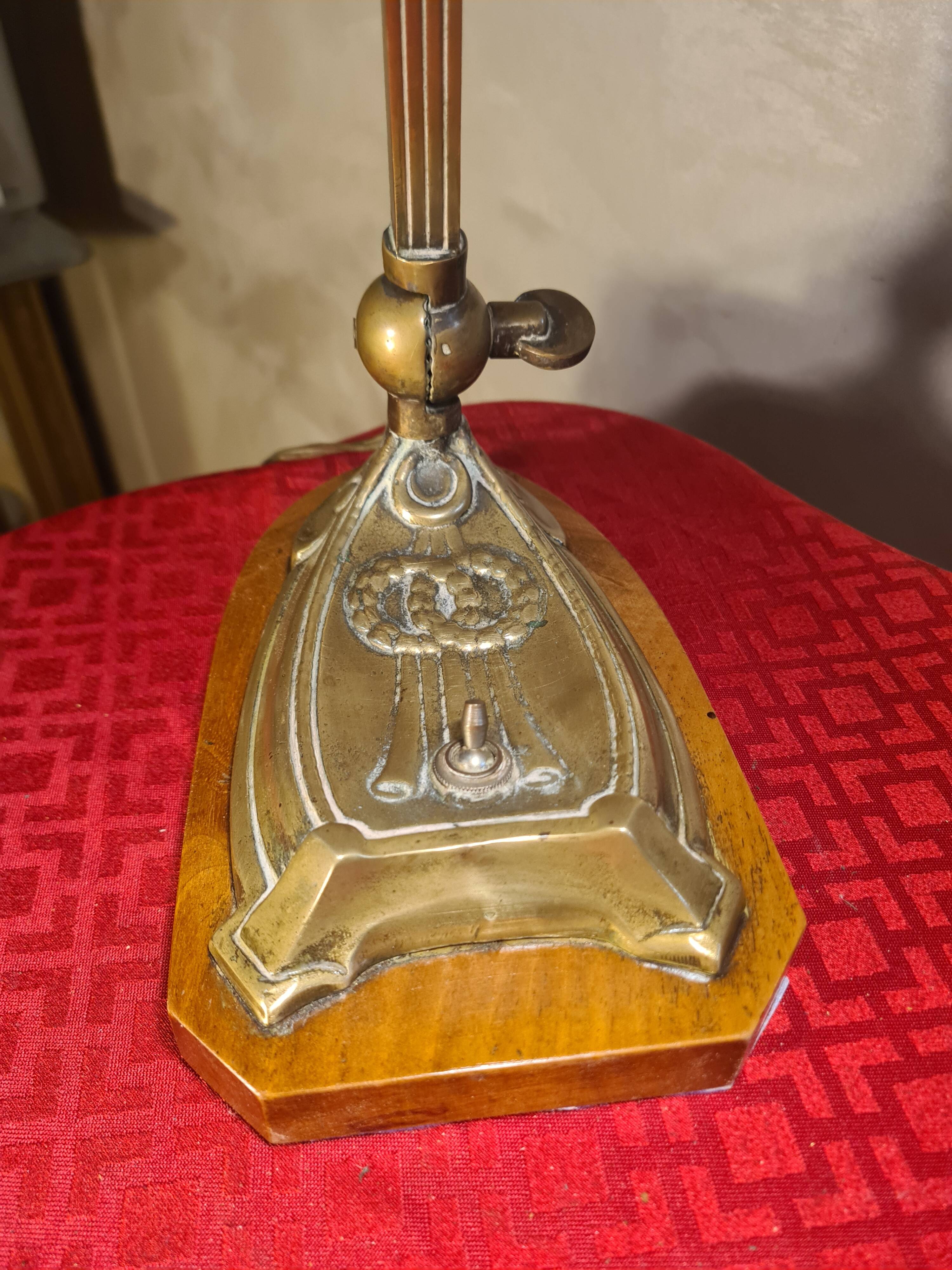 lampe de notaire  art deco, bureau, 1920 a 40 laiton et socle bois vernis h