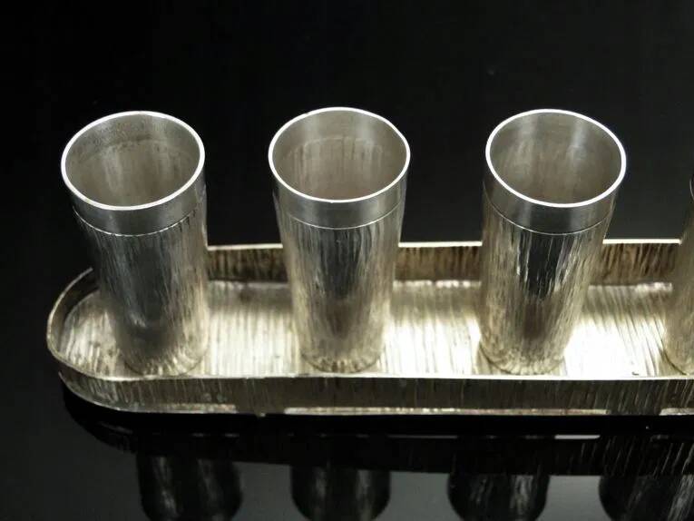 A3i imago artis glasses on a tray kraków new look