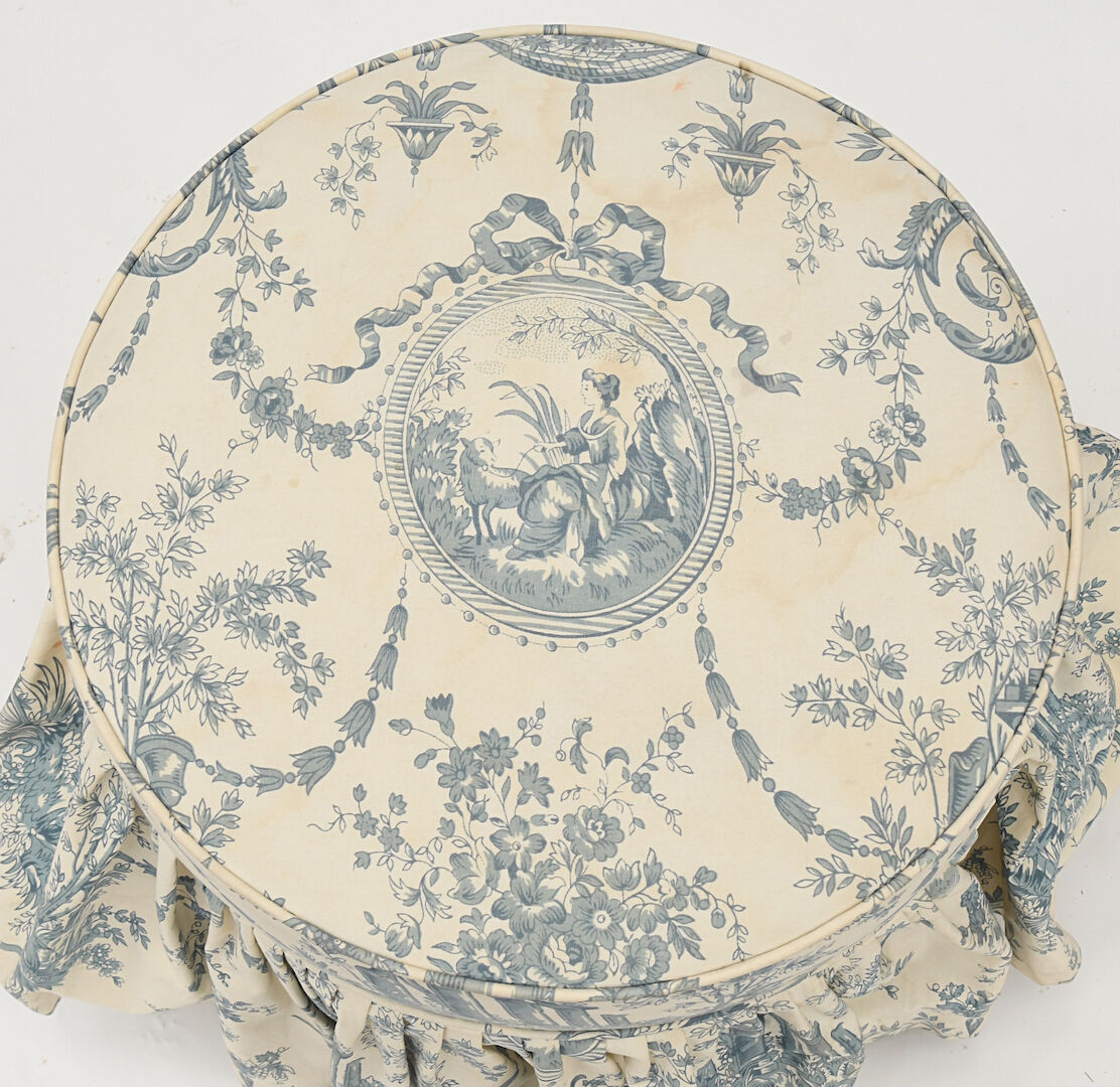 Toad armchair and its ottoman