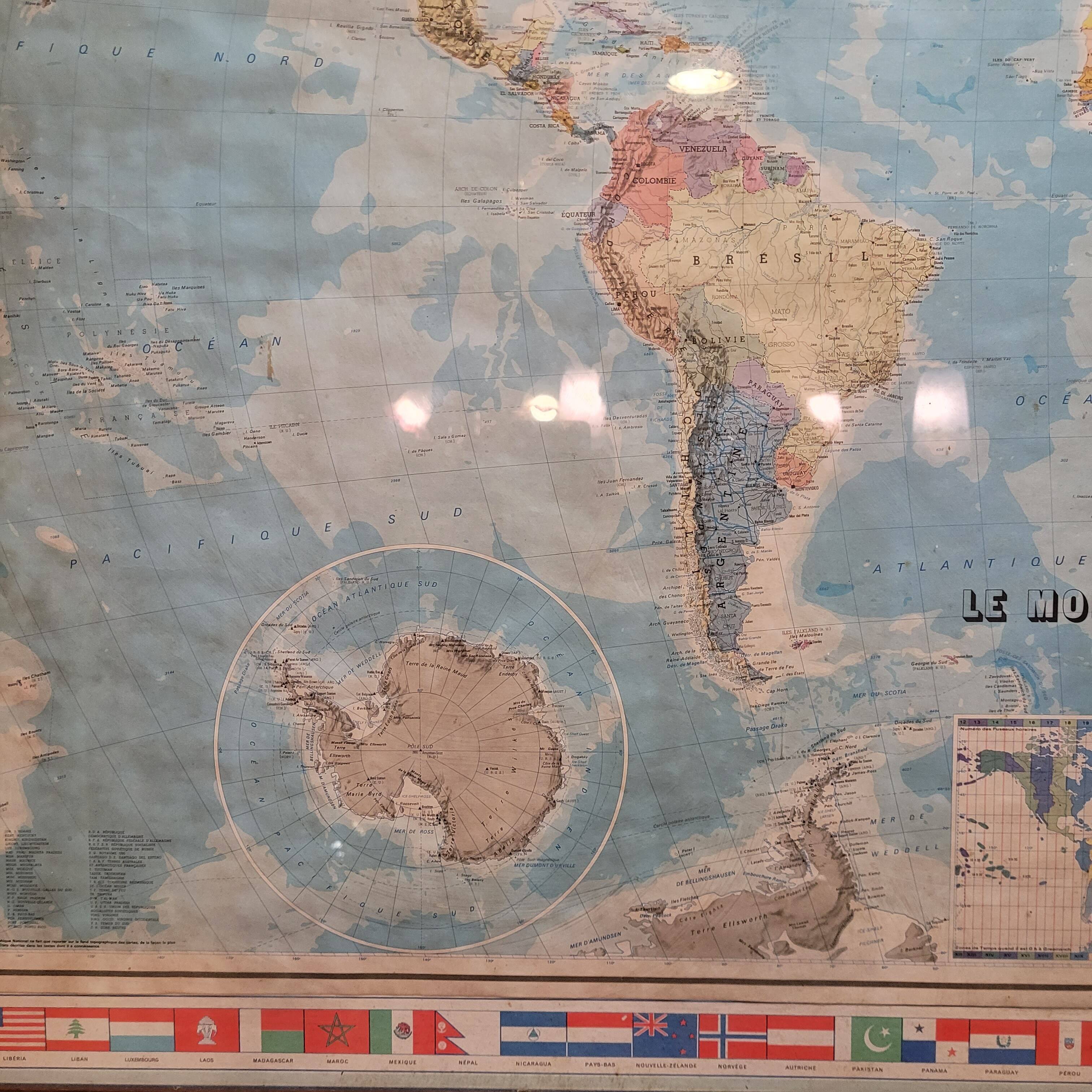 Mapa globo terráqueo / Planisferio “Le Monde Politique”, Instituto Geográfico Nacional, s. XX – Fran