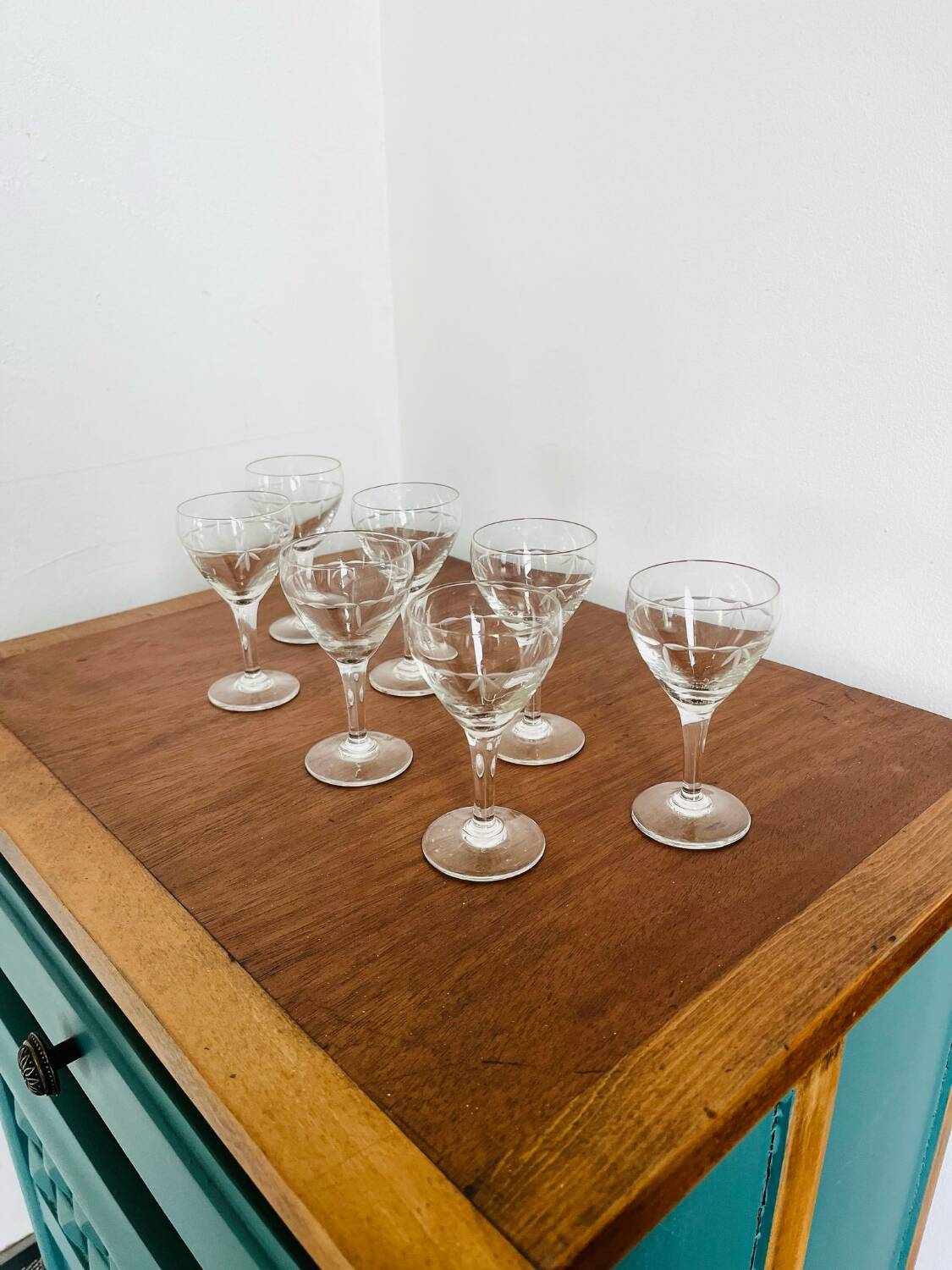 7 chiseled art deco white wine glasses from the 20s/30s