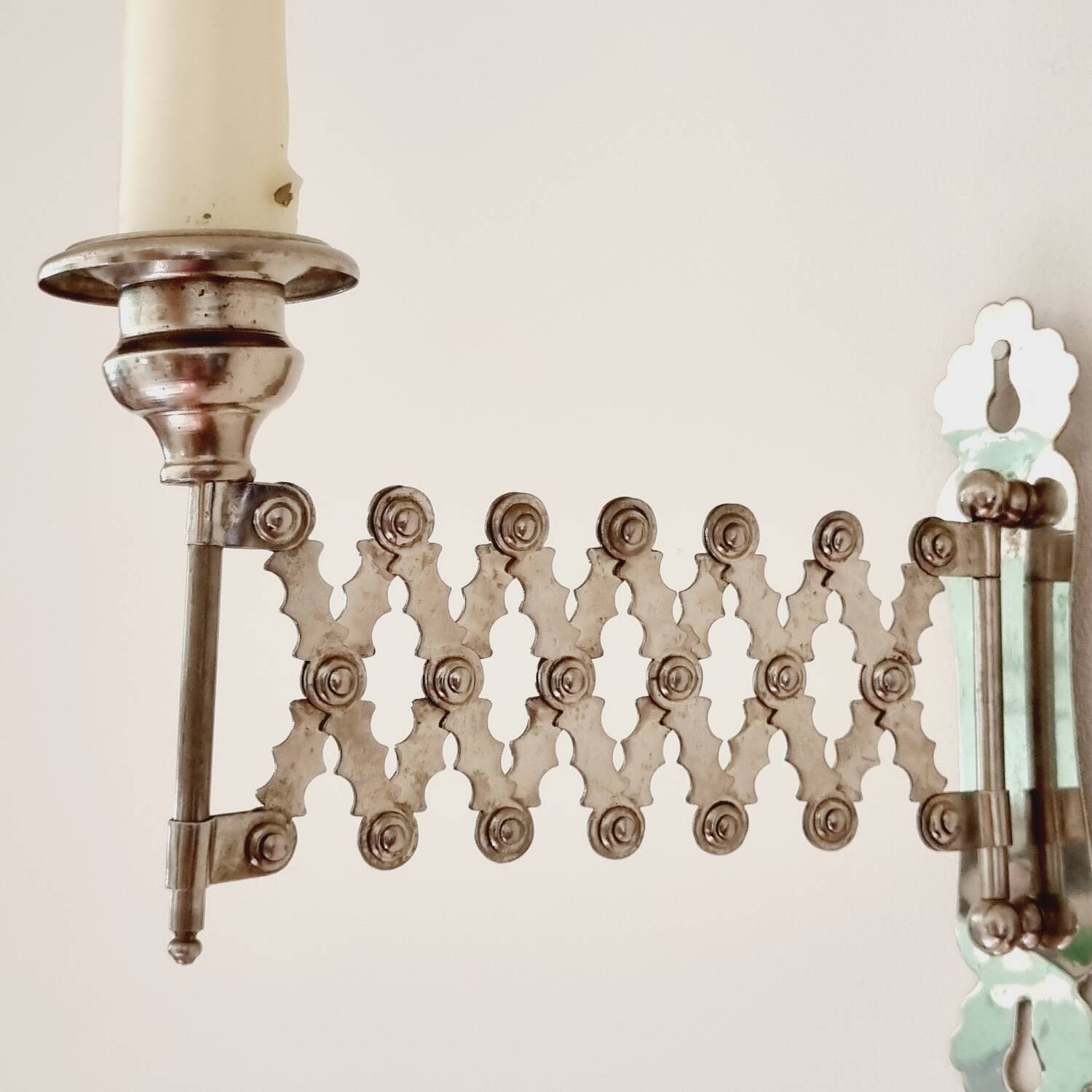 Metal accordion wall candle holder