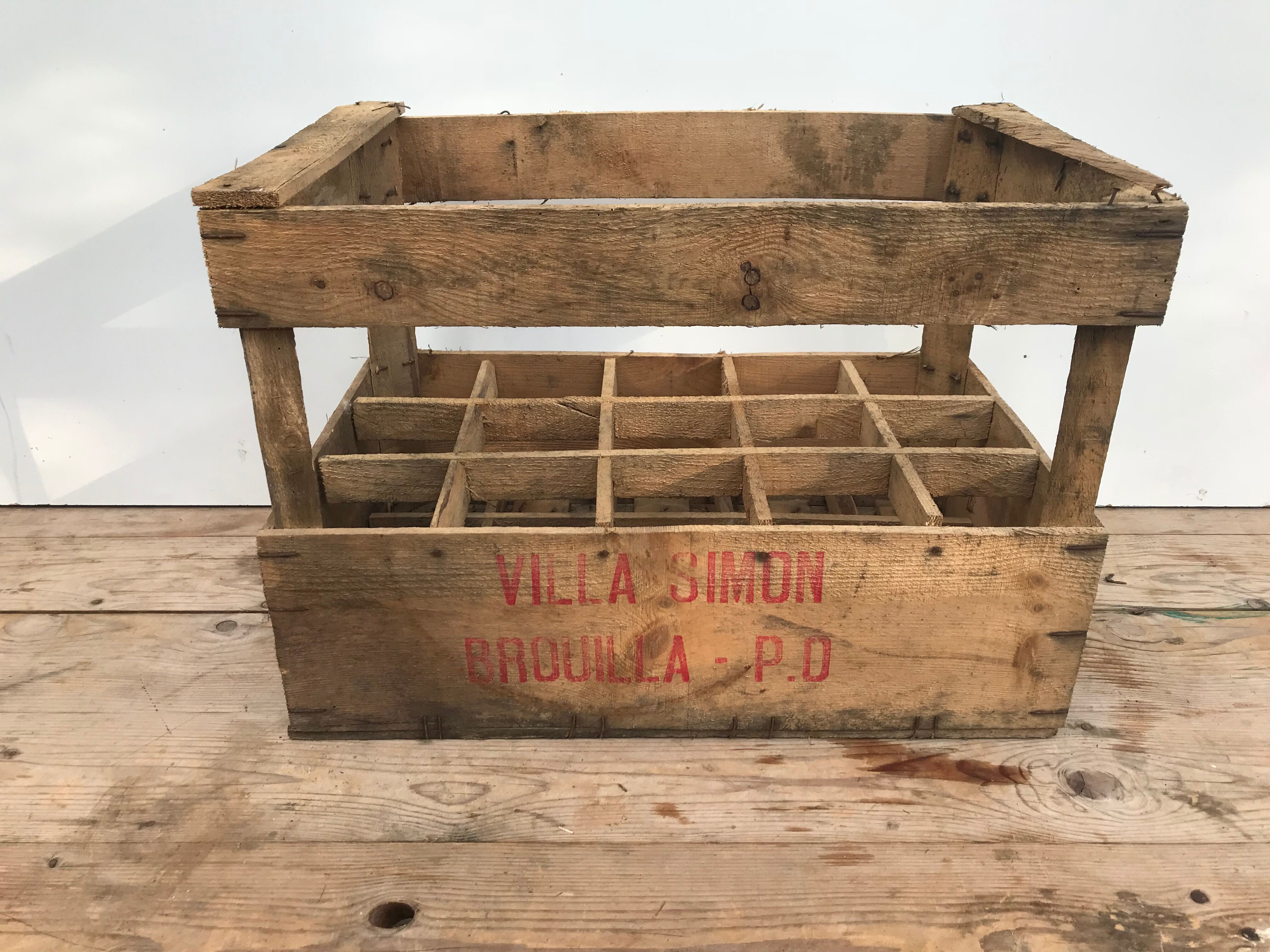 Former VILLA SIMON door bottles x 15 Vintage wooden wine box
