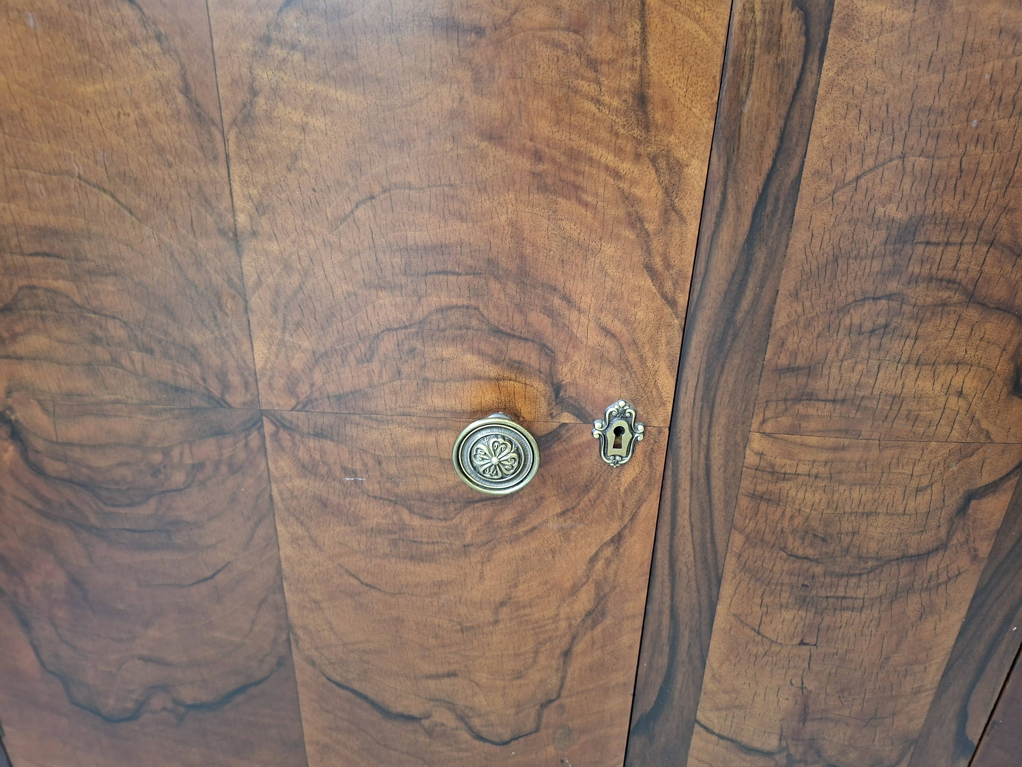 Coppia di credenze Art Deco anni '30 in radica