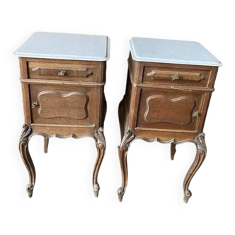 Paire de tables de chevet anciennes