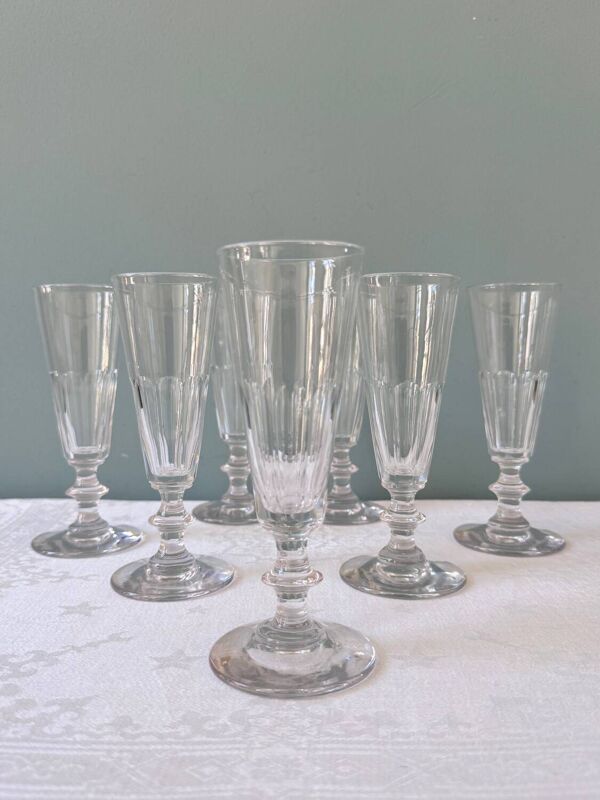7 flûtes à champagne en cristal Baccarat
