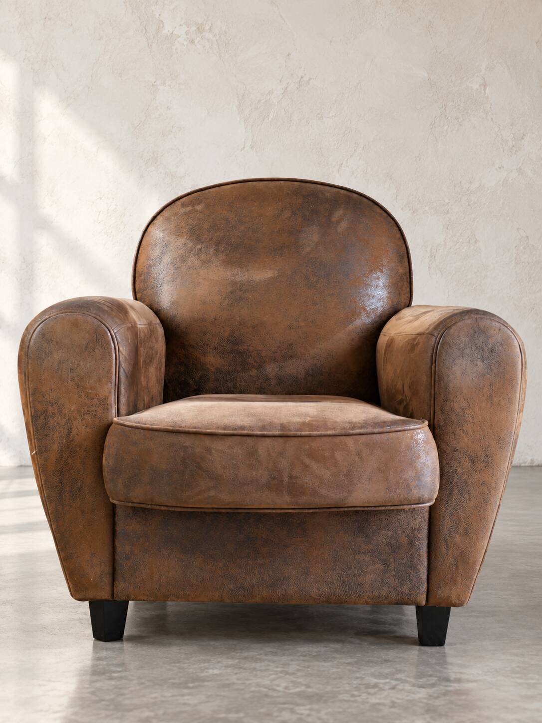 Club armchair in suede effect