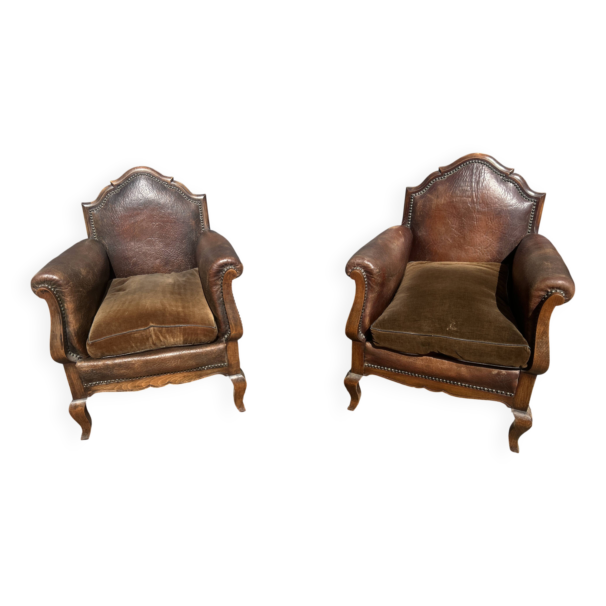 Pair of club armchairs in wood and leather, early 20th century.