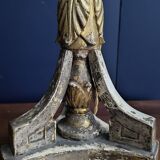 Paire de bougeoirs en bois doré. XIXe siècle.