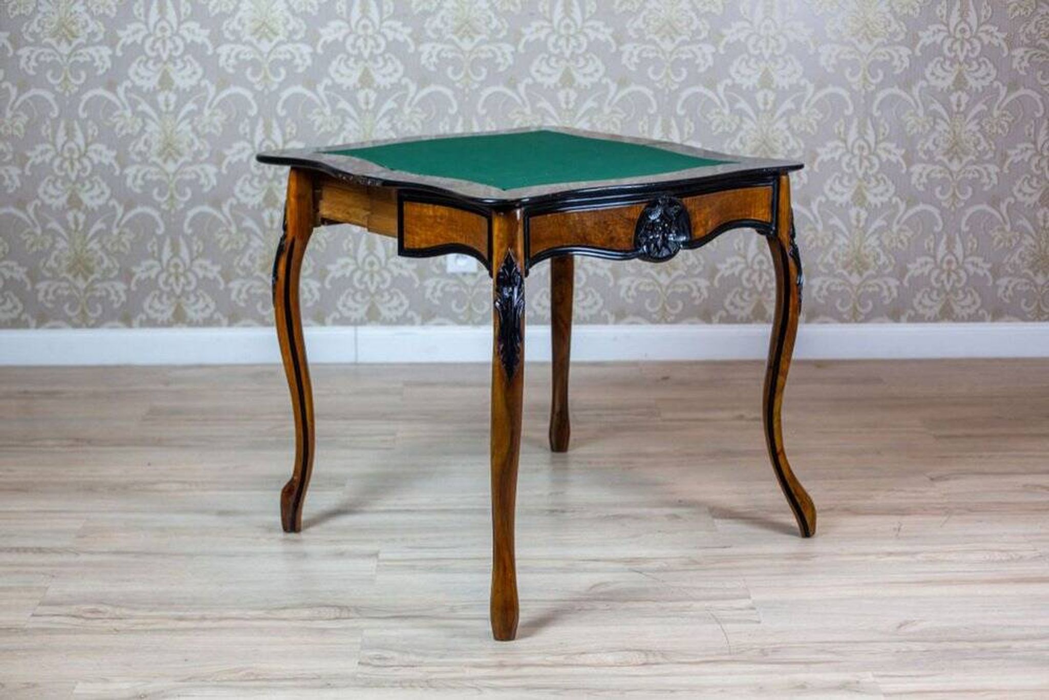 Table de jeu en noyer Louis Philippe antique, années 1890.