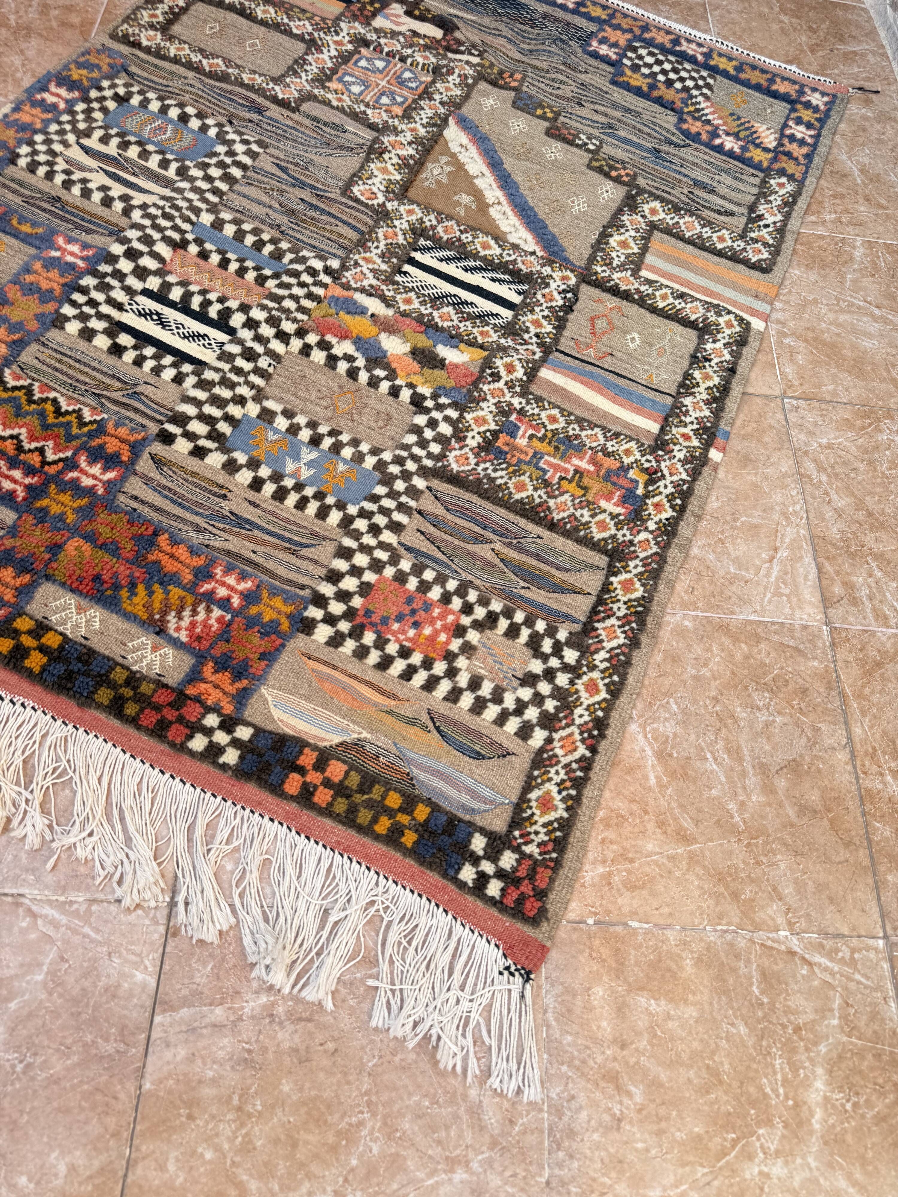 Handmade Berber Kilim rug: Moroccan wall decoration 160 cm x 110 cm