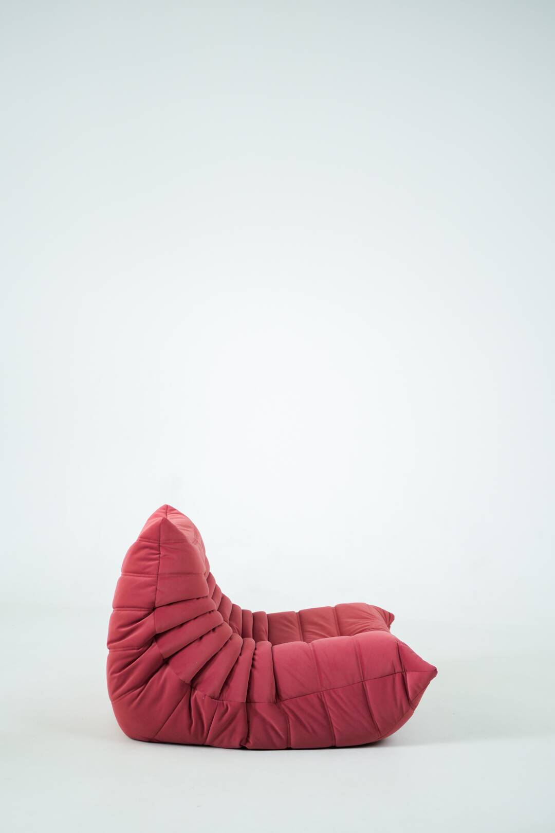 Togo set of chair and pouf in raspberry velvet
