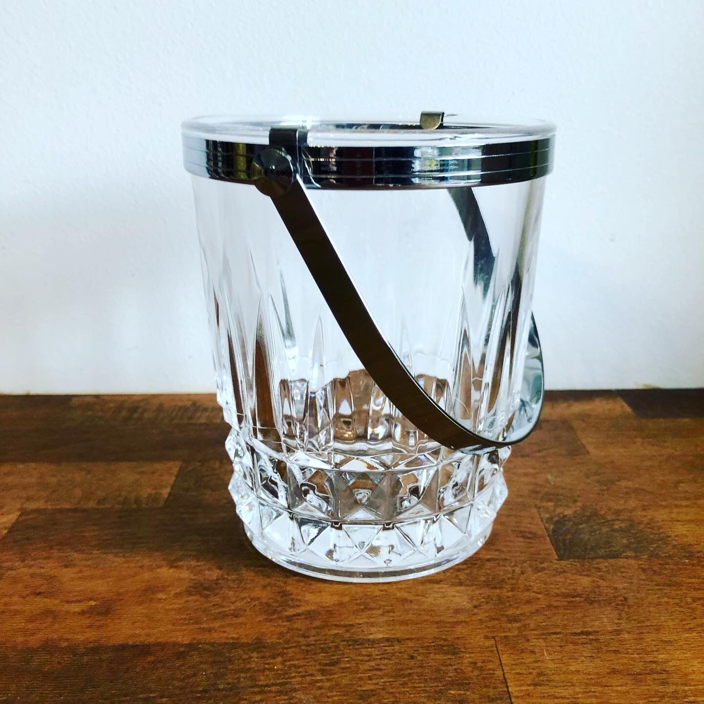 Ice bucket