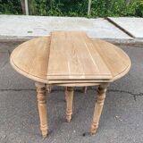 Renovated Louis Philippe round extendable dining table, 19th century