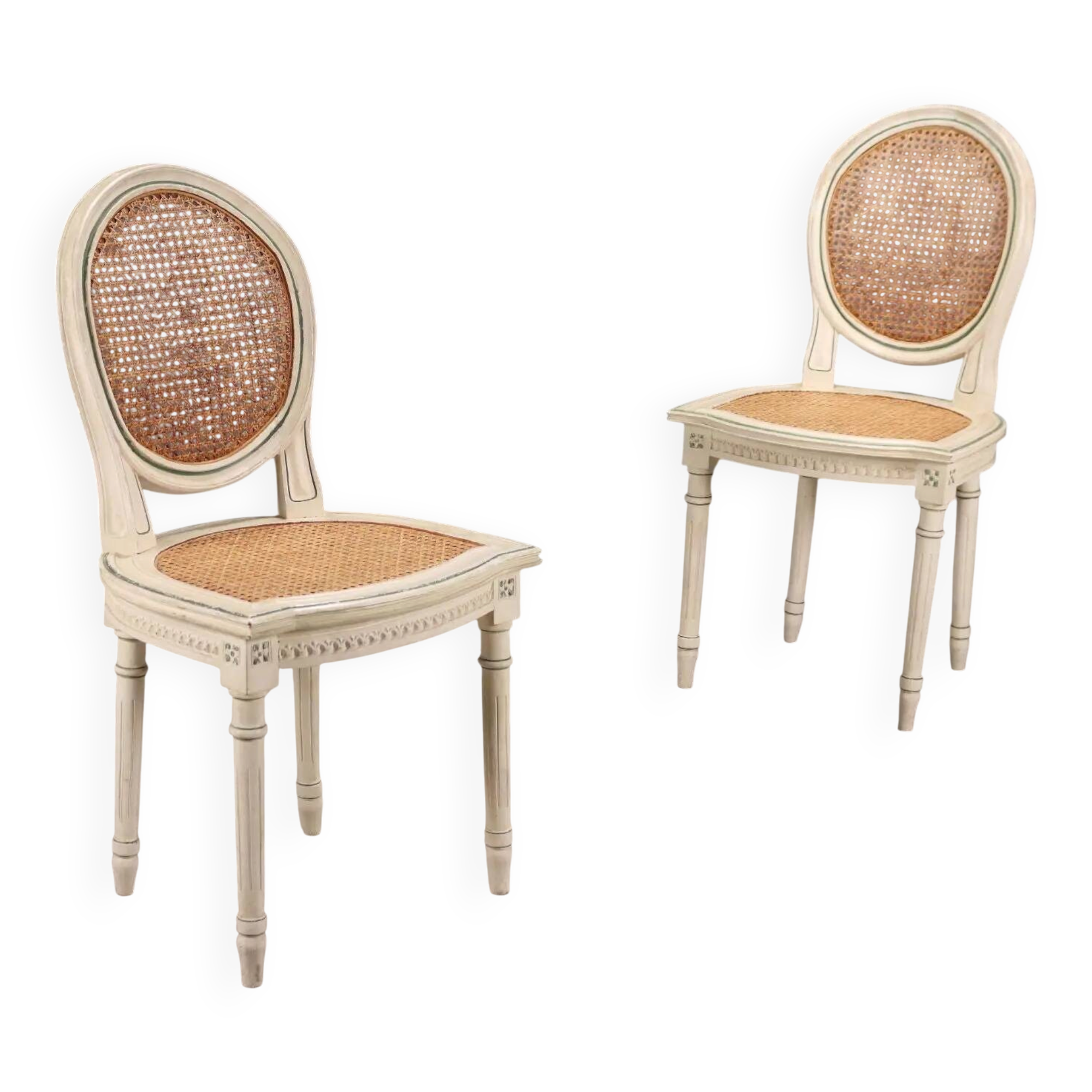 Paire de chaises anciennes en bois laqué et cannage, Italie, XXe siècle