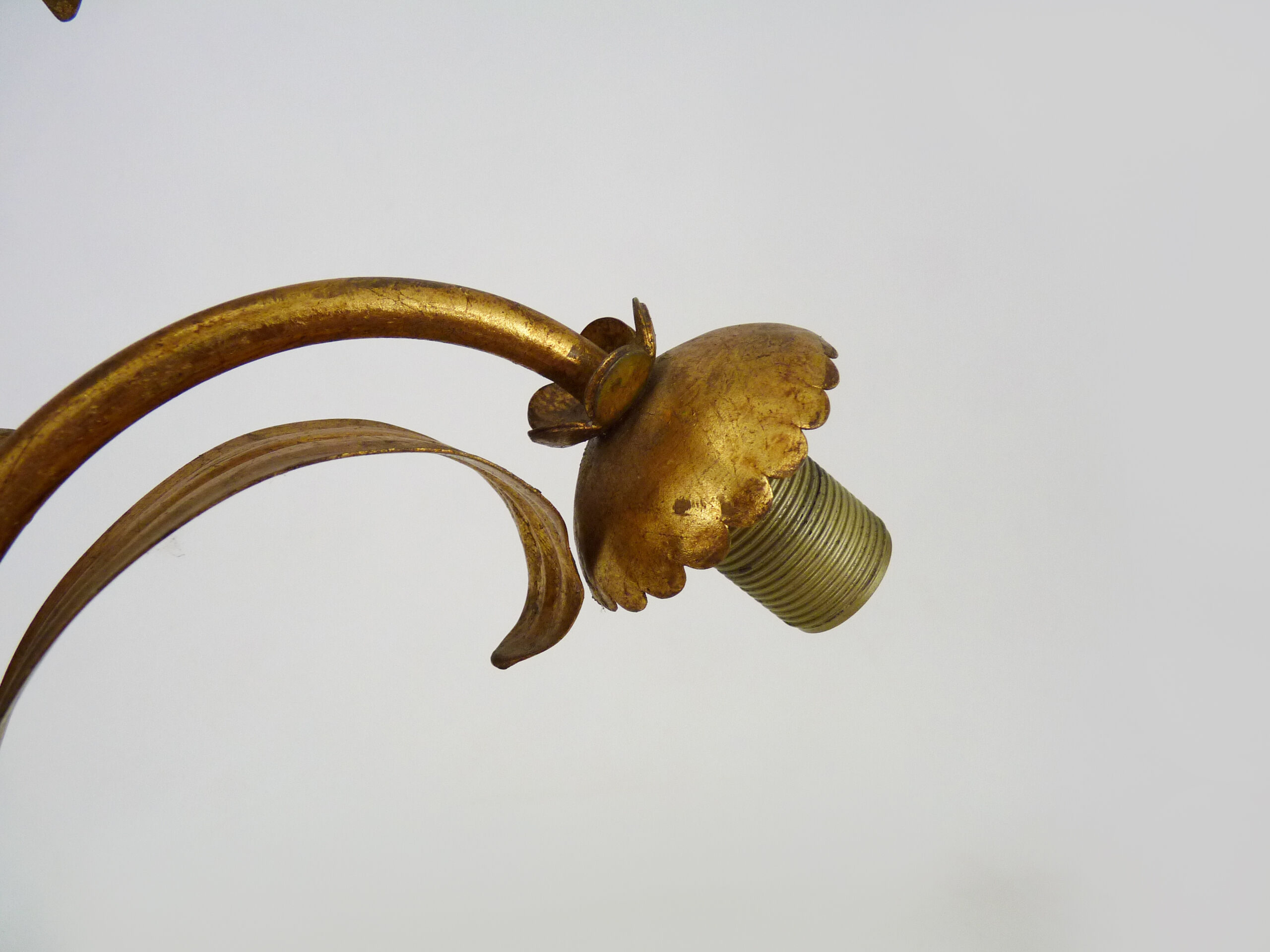 Vintage Masca chandelier in aged golden metal and golden flower
