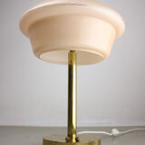Lampe de table en laiton et verre du milieu du siècle