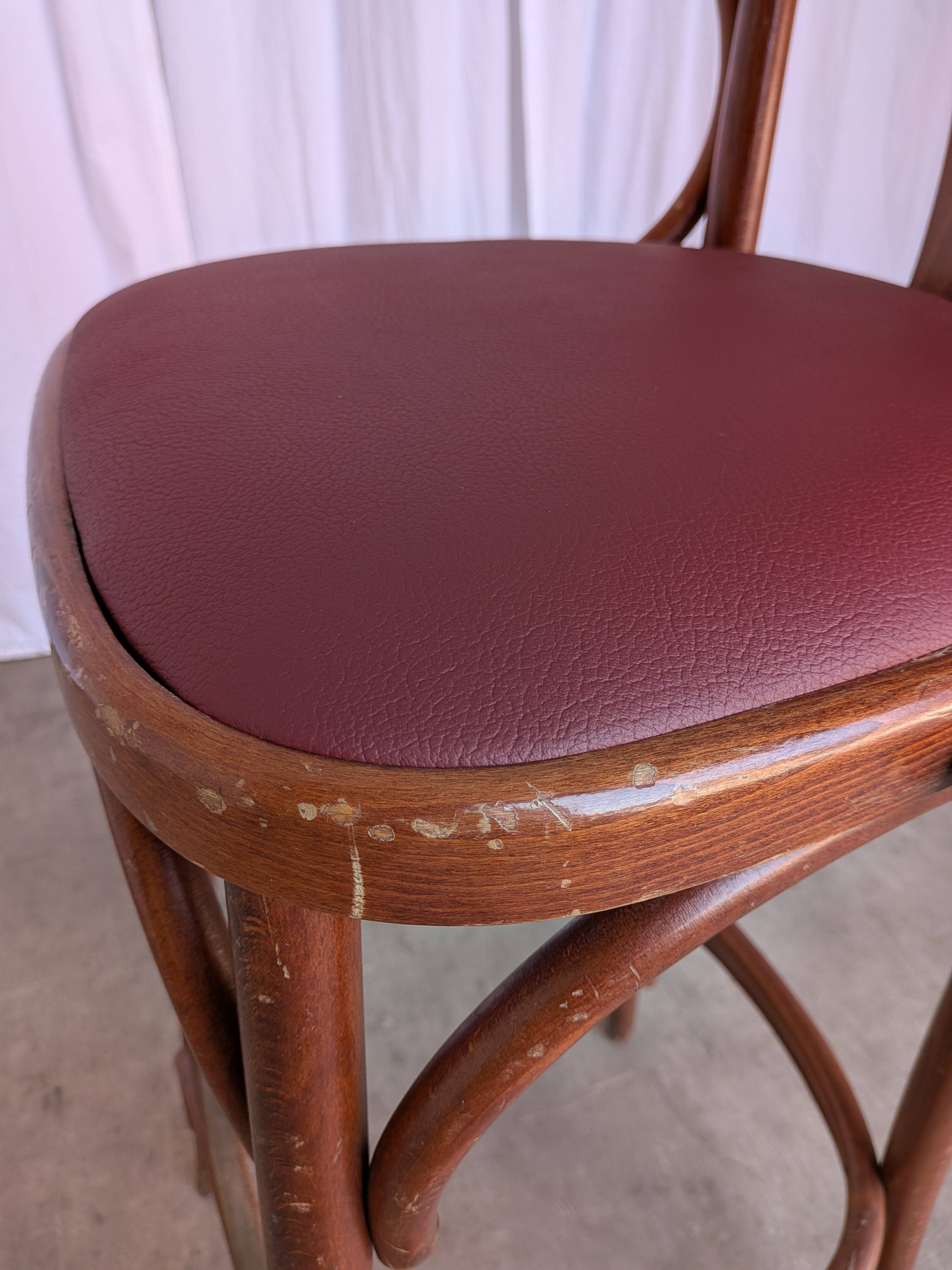 Fauteuil de bar de style Thonet Irish Pub / Siège en simili cuir rouge, milieu du siècle